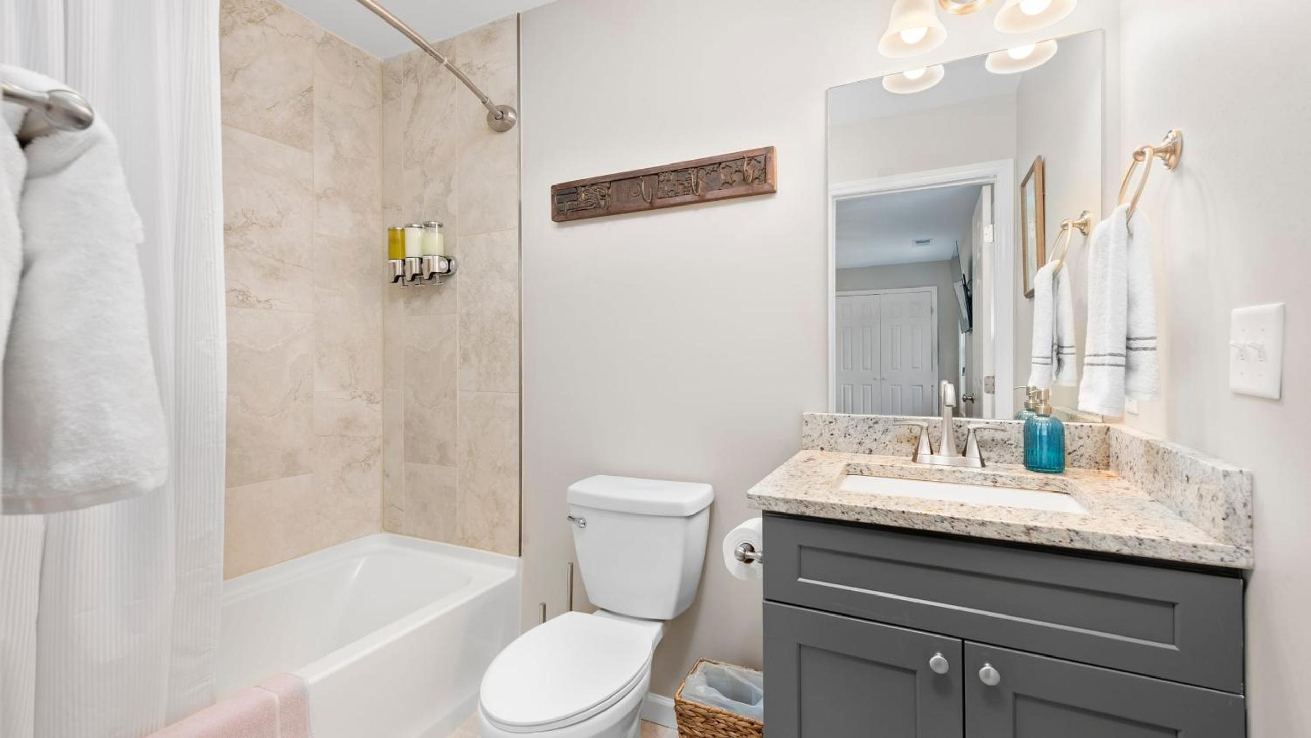 Little Sycamore Duplex by AvantStay Sleeps 20 w Private Patio 6 Minutes to Downtown Asheville