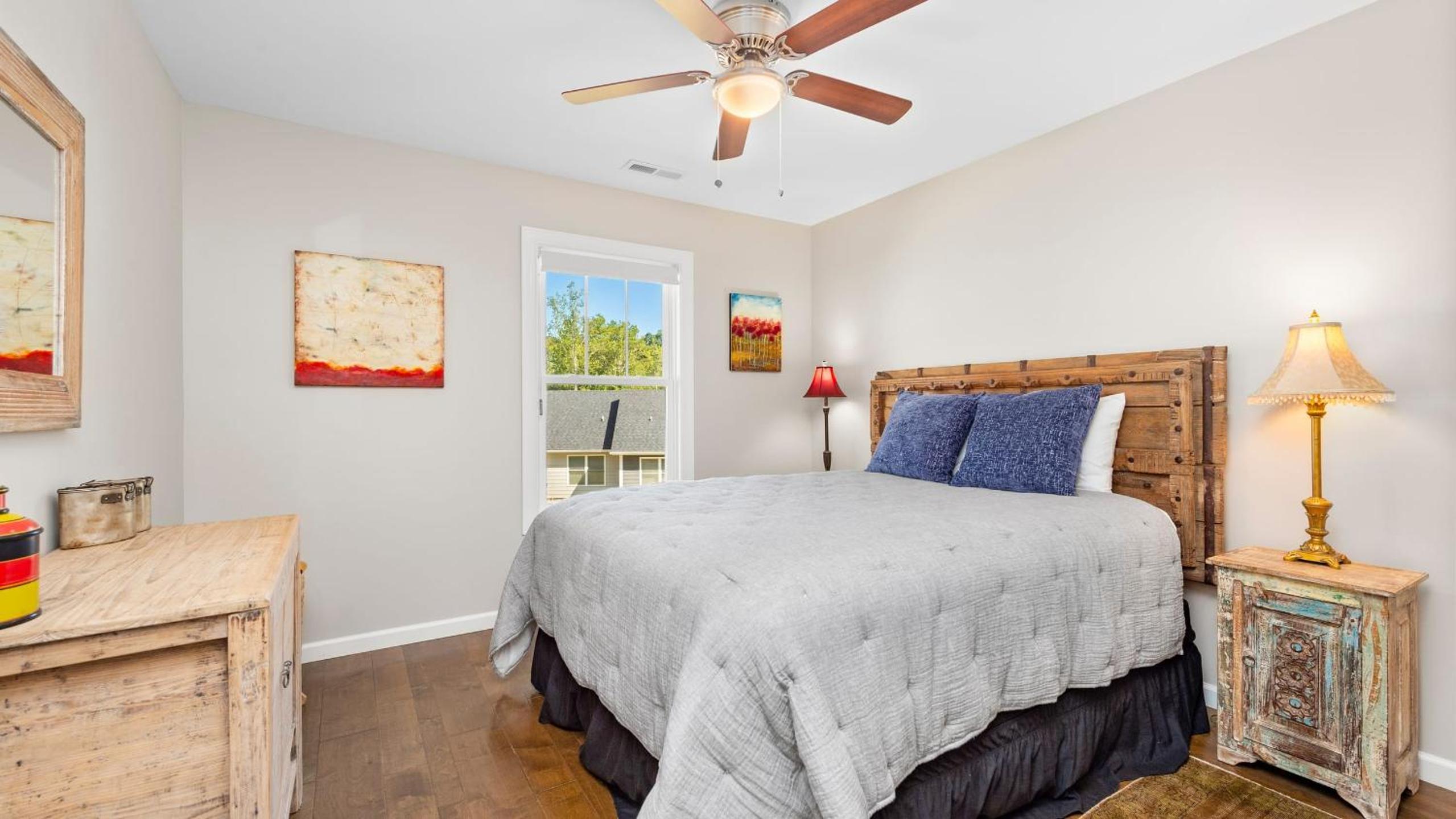 Little Sycamore Duplex by AvantStay Sleeps 20 w Private Patio 6 Minutes to Downtown Asheville