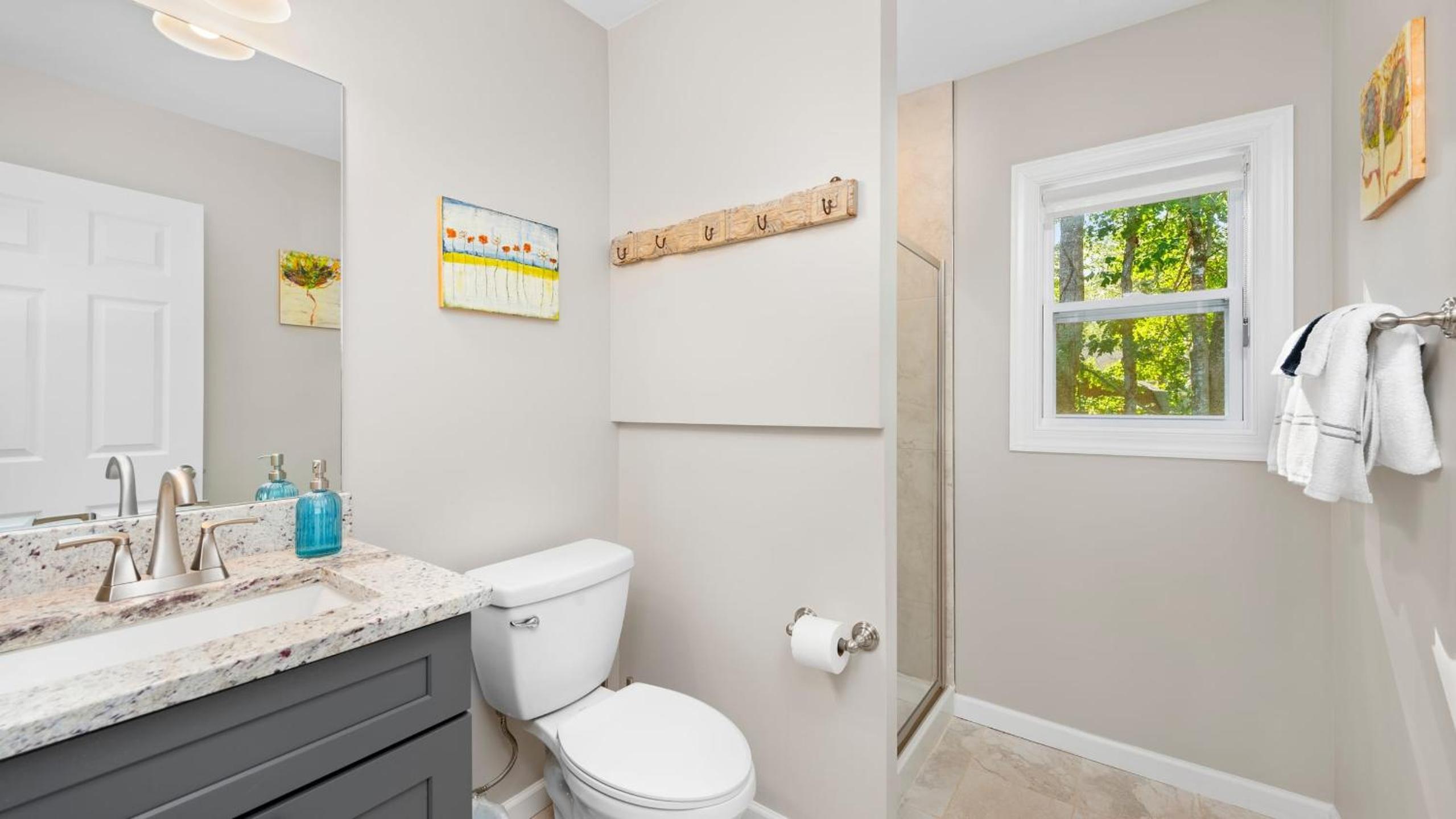 Little Sycamore Duplex by AvantStay Sleeps 20 w Private Patio 6 Minutes to Downtown Asheville