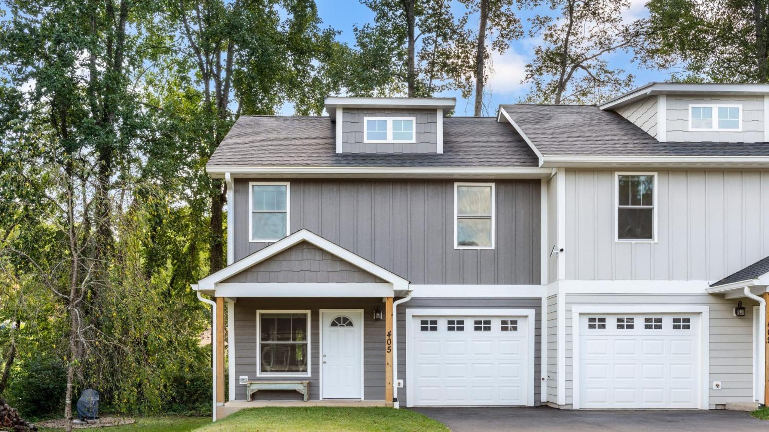 Little Sycamore Duplex by AvantStay Sleeps 20 w Private Patio 6 Minutes to Downtown Asheville