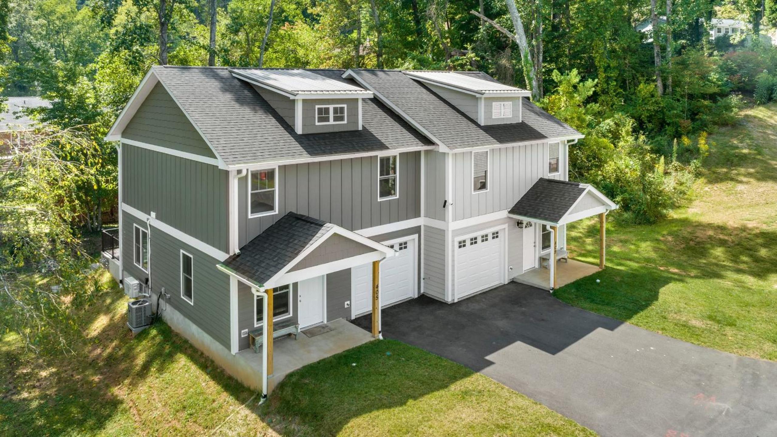 Little Sycamore Duplex by AvantStay Sleeps 20 w Private Patio 6 Minutes to Downtown Asheville