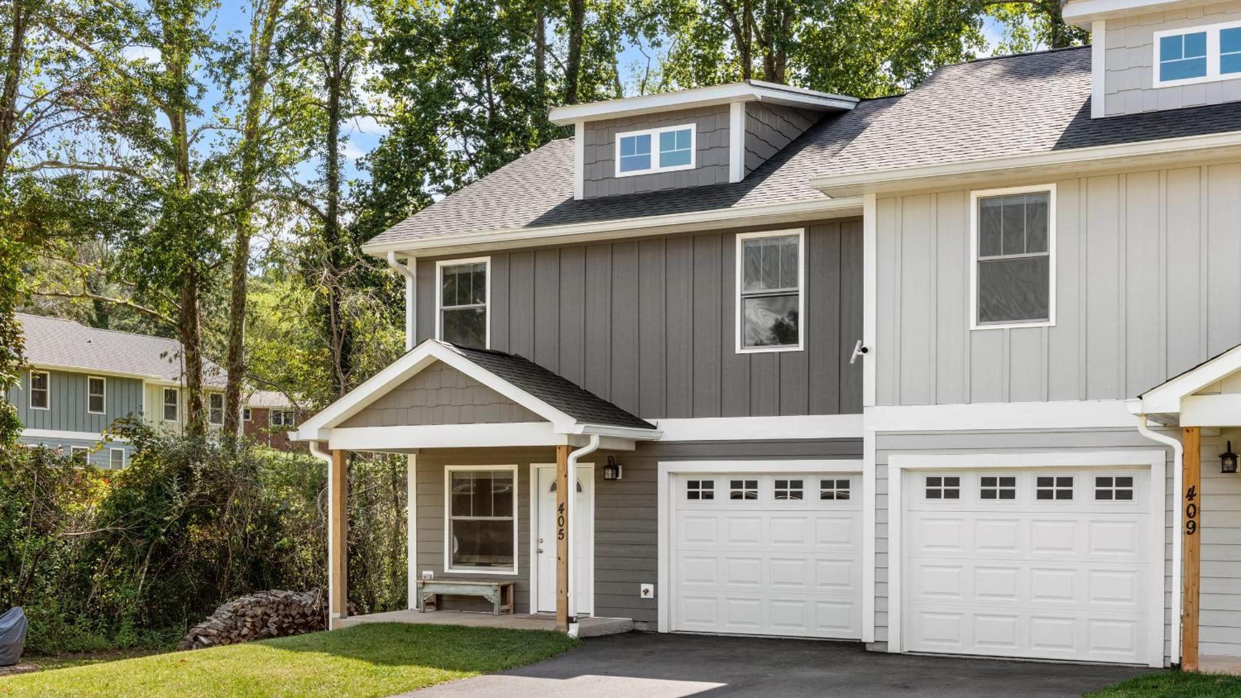 Little Sycamore Duplex by AvantStay Sleeps 20 w Private Patio 6 Minutes to Downtown Asheville