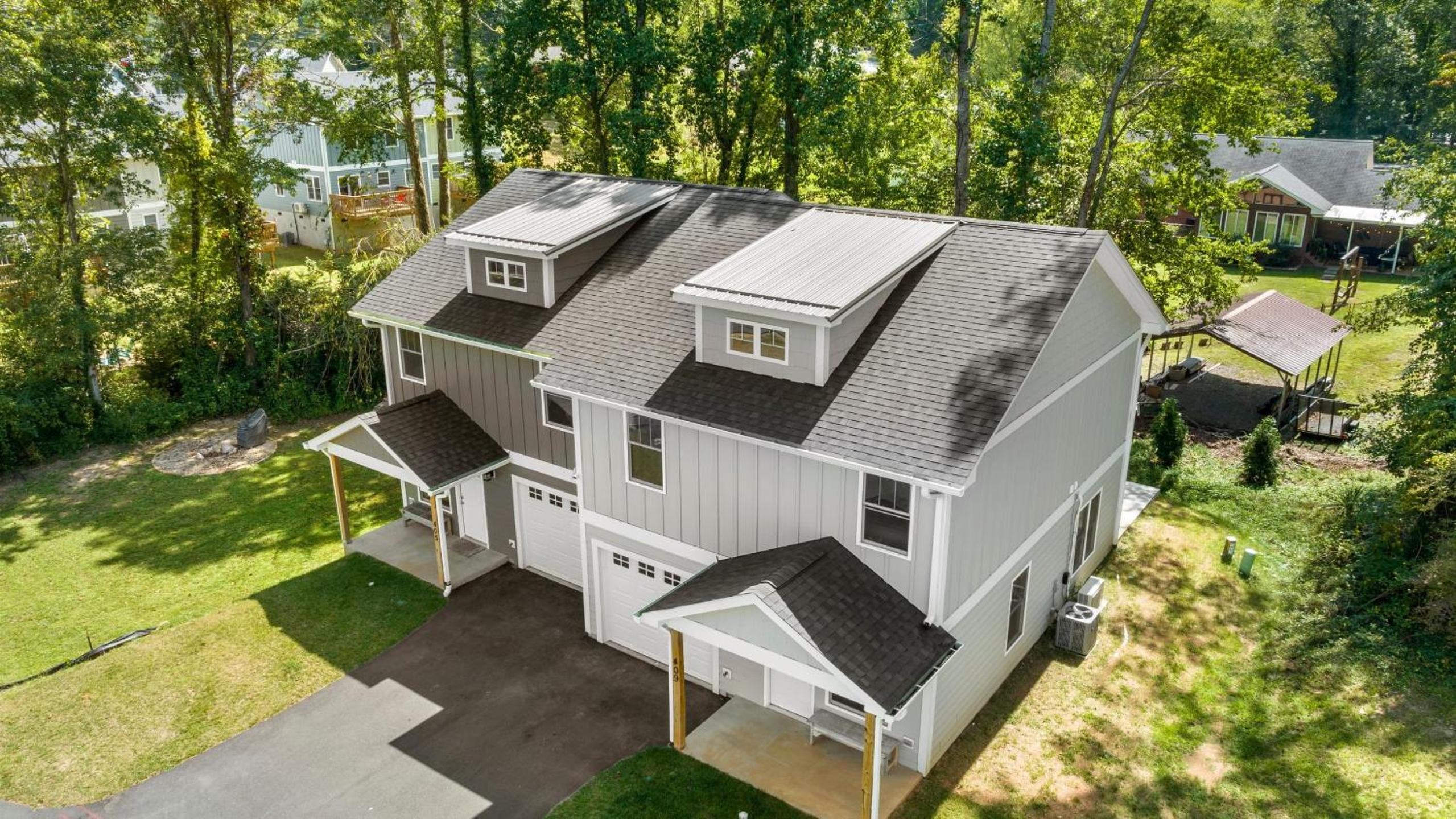 Little Sycamore Duplex by AvantStay Sleeps 20 w Private Patio 6 Minutes to Downtown Asheville