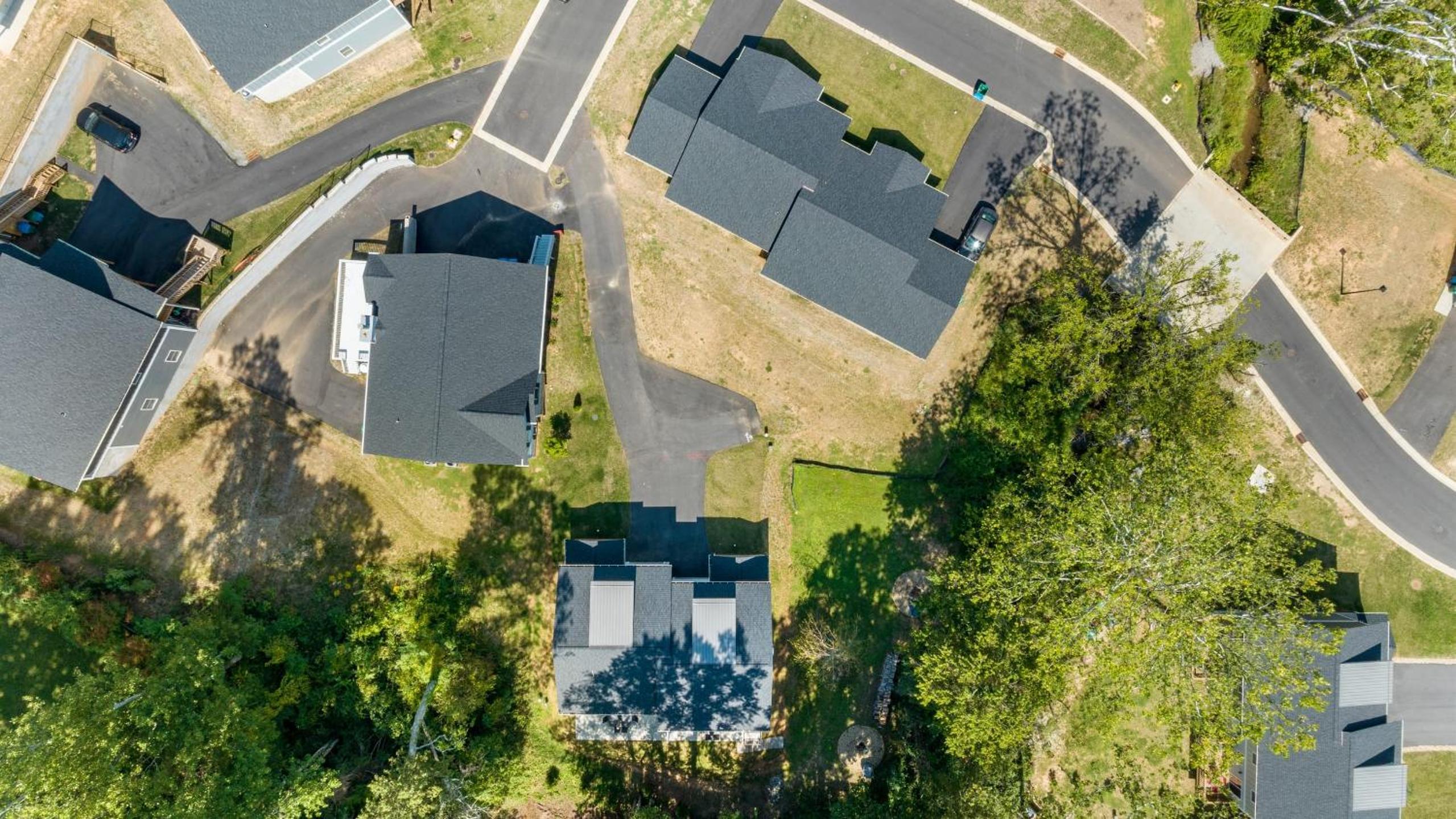 Little Sycamore Duplex by AvantStay Sleeps 20 w Private Patio 6 Minutes to Downtown Asheville