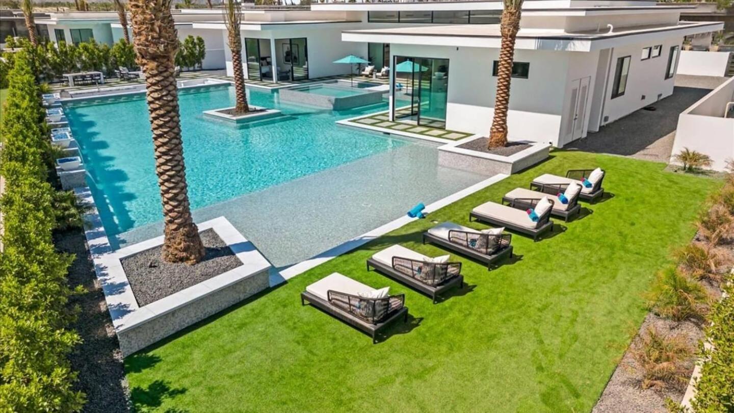 Sleeps 28 2 Luxe Villas w Pickleball Court Bravo Villas Dorada by AvantStay