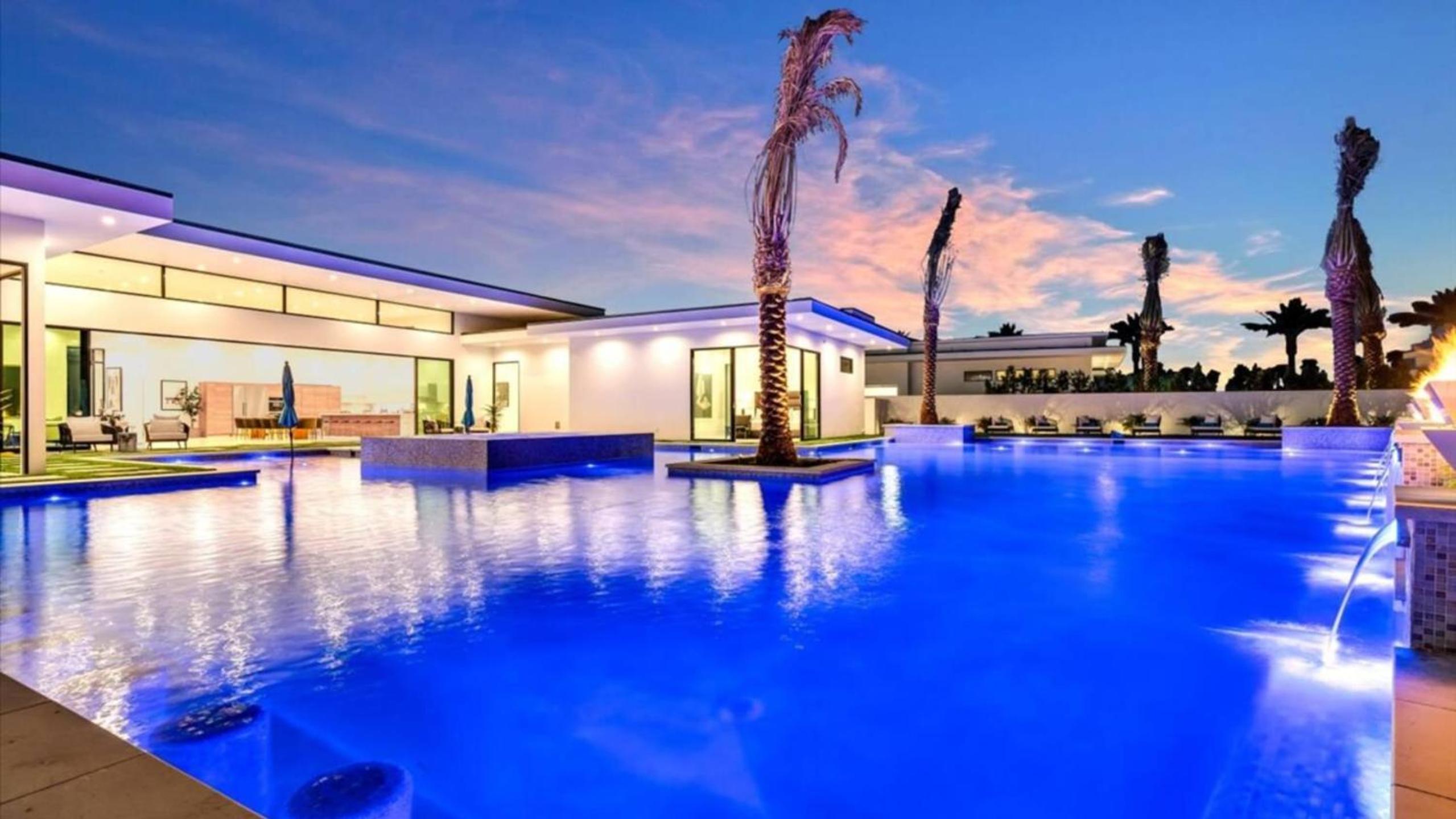 Sleeps 28 2 Luxe Villas w Pickleball Court Bravo Villas Dorada by AvantStay