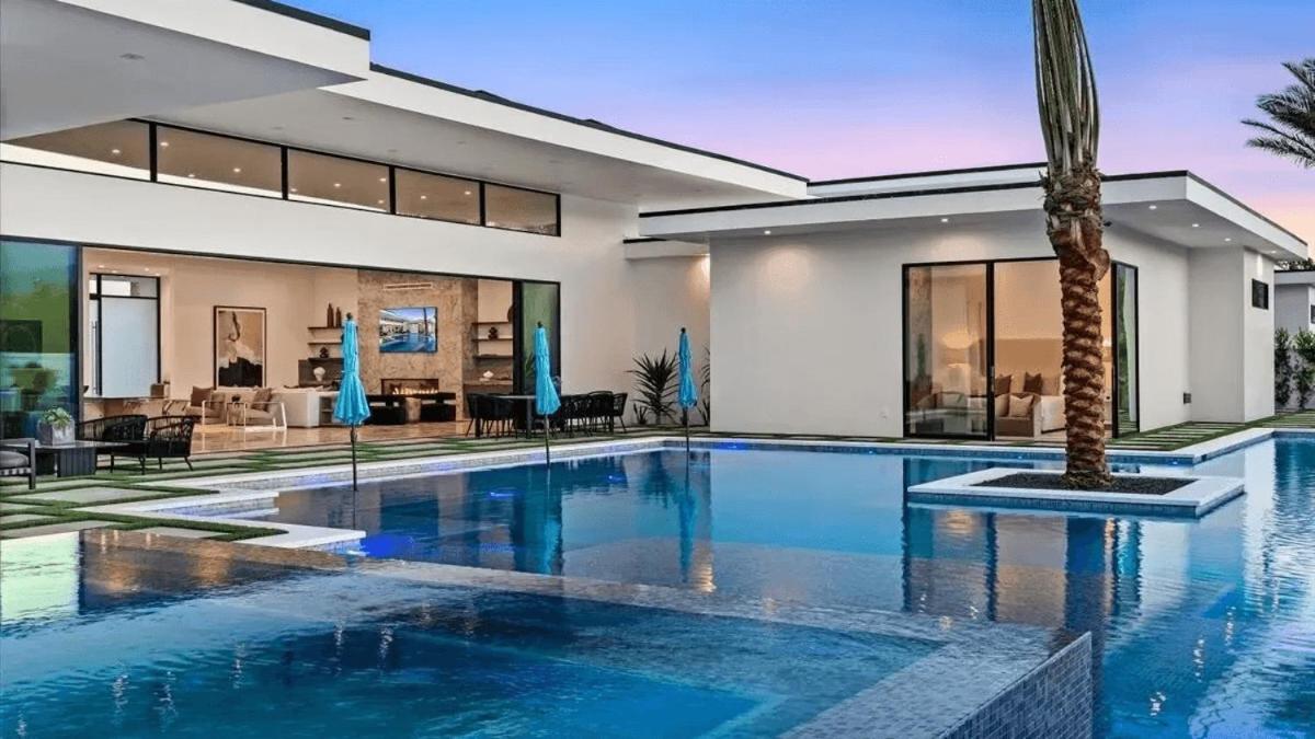 Sleeps 28 2 Luxe Villas w Pickleball Court Bravo Villas Dorada by AvantStay