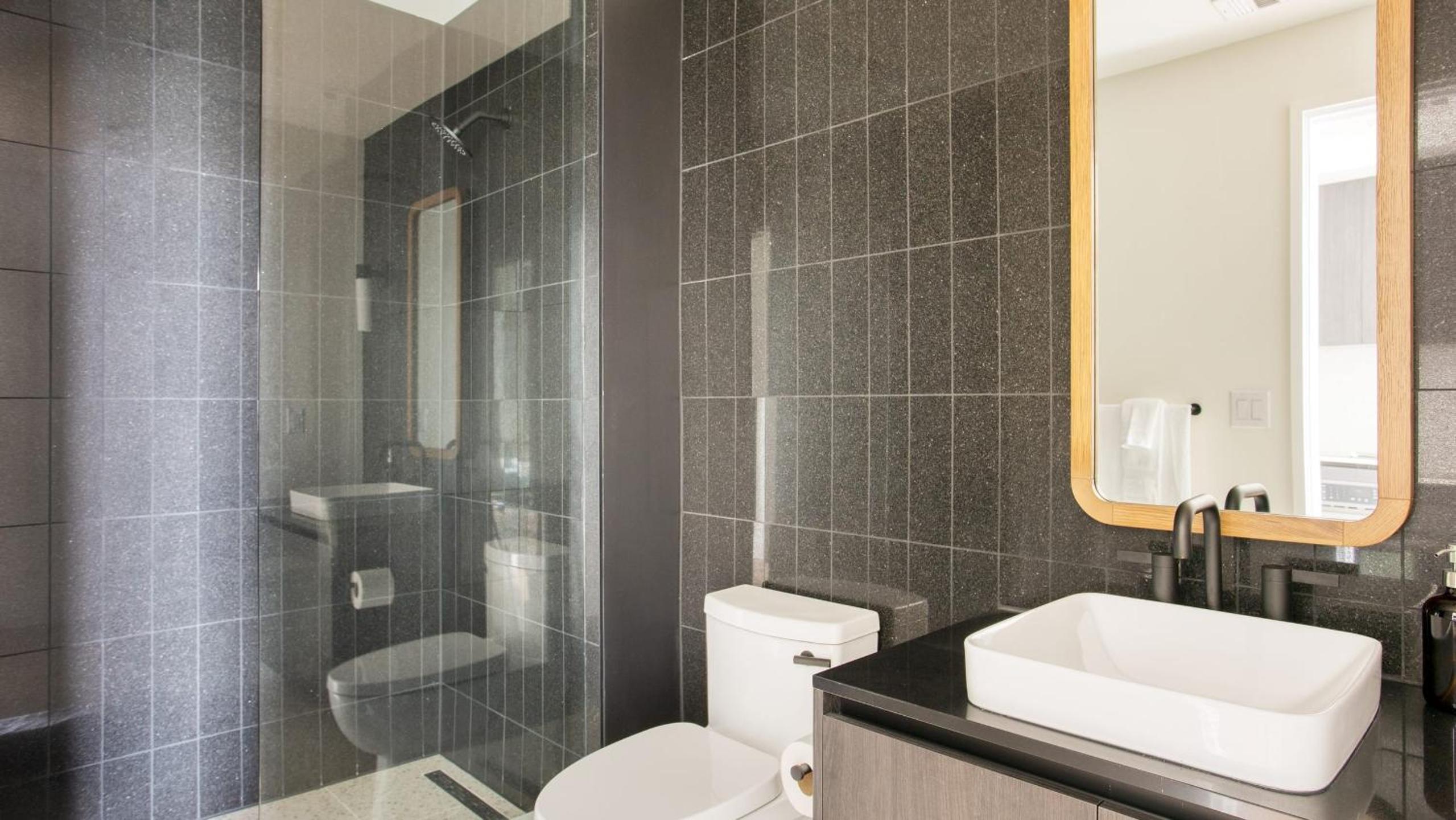Sleeps 34 11 Condos in New Austin High Rise w Rooftop Pool Gym Yoga Studio