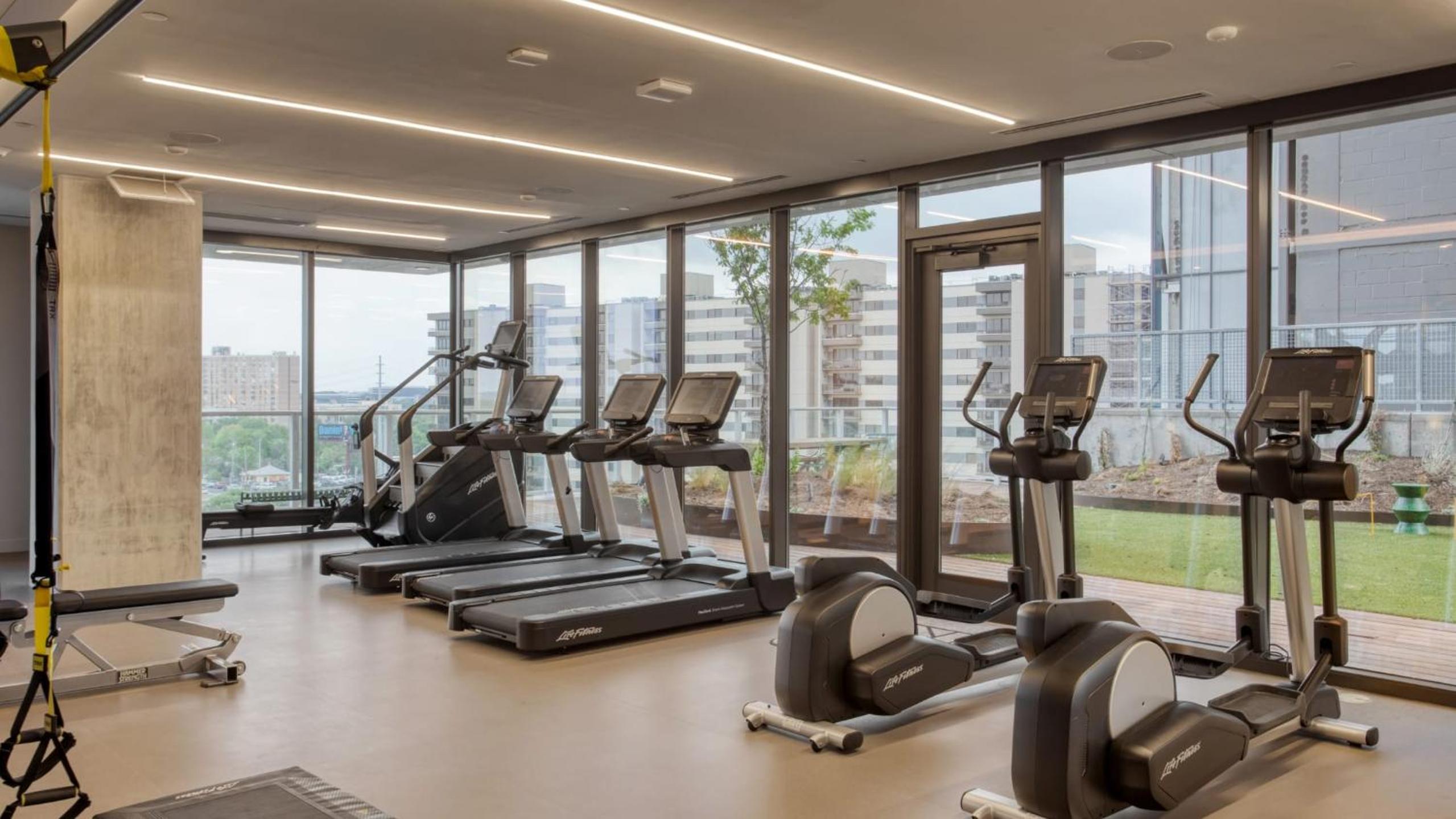 Sleeps 34 11 Condos in New Austin High Rise w Rooftop Pool Gym Yoga Studio