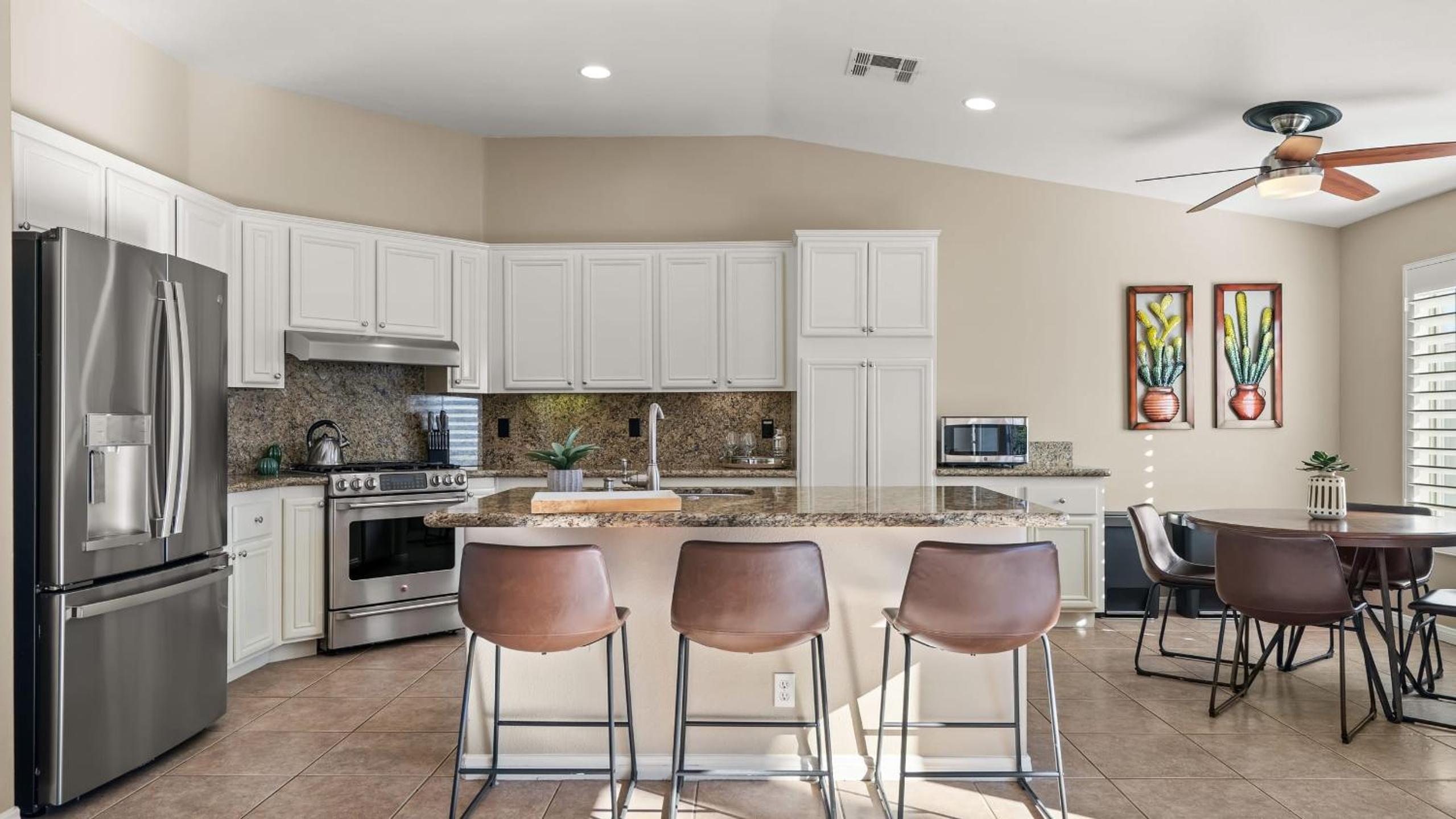 La Quinta Desert Haven Luxe Stay w Private Pool Hot Tub Pool Table