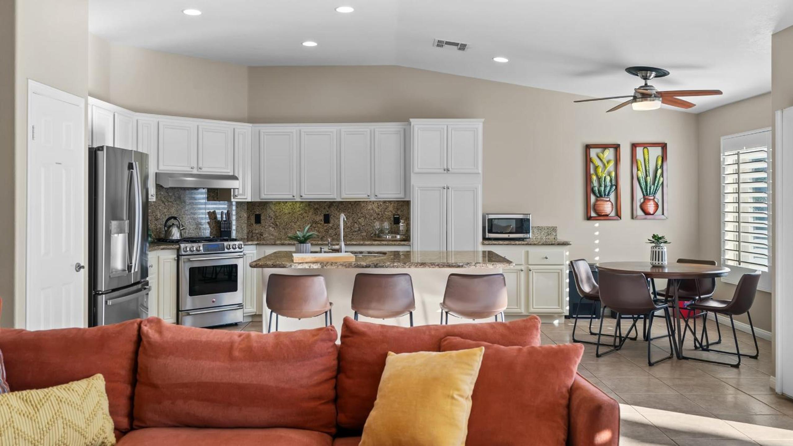 La Quinta Desert Haven Luxe Stay w Private Pool Hot Tub Pool Table