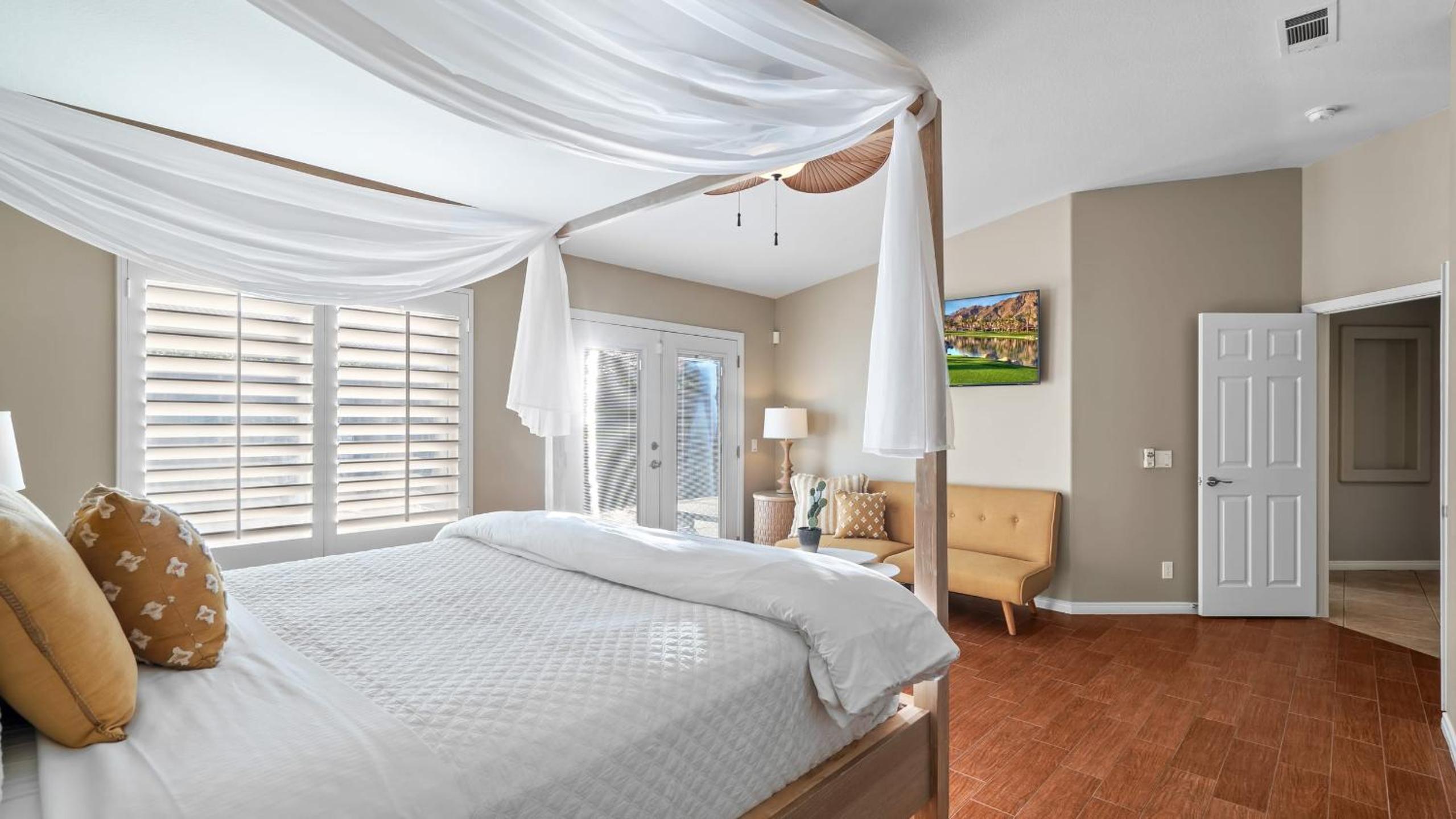 La Quinta Desert Haven Luxe Stay w Private Pool Hot Tub Pool Table
