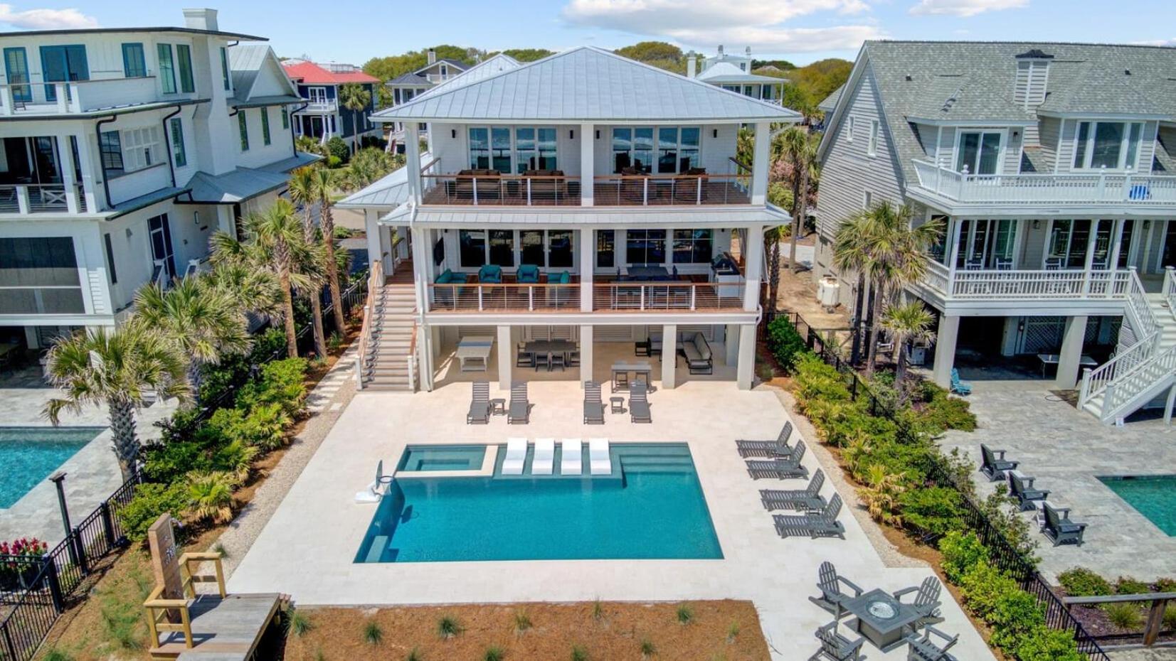 712 Ocean Blvd by AvantStay New Construction w Pool Game Zone Private Beach Access and Oceanfront Views