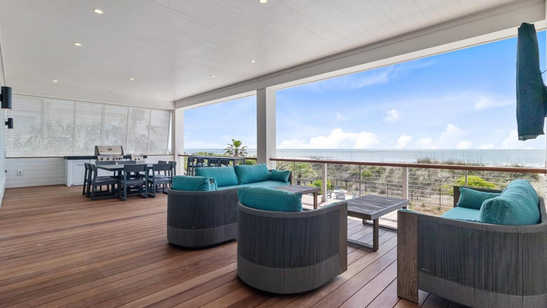 712 Ocean Blvd by AvantStay New Construction w Pool Game Zone Private Beach Access and Oceanfront Views