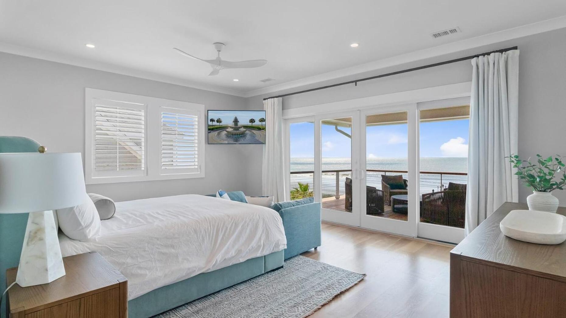 712 Ocean Blvd by AvantStay New Construction w Pool Game Zone Private Beach Access and Oceanfront Views