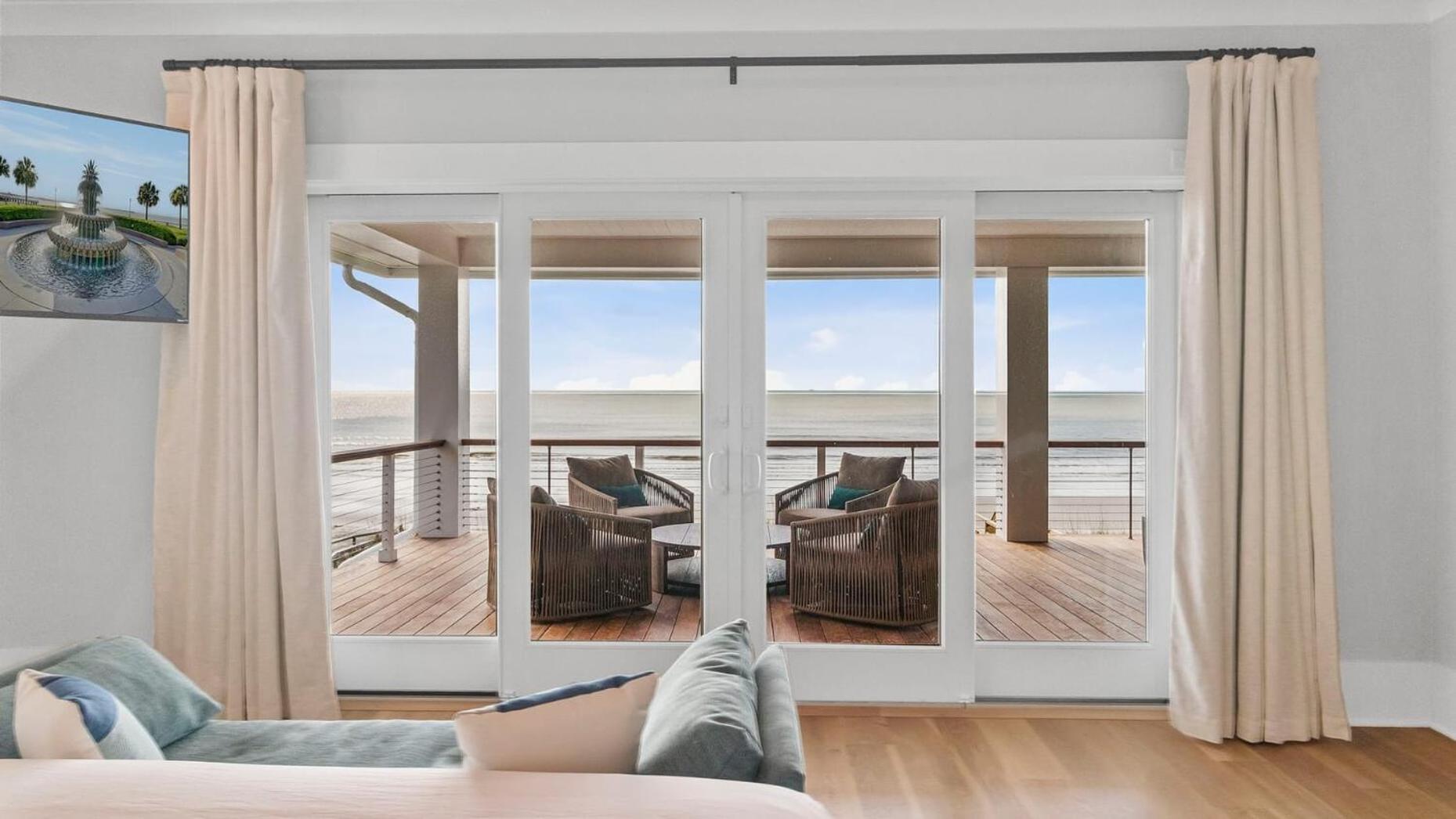 712 Ocean Blvd by AvantStay New Construction w Pool Game Zone Private Beach Access and Oceanfront Views