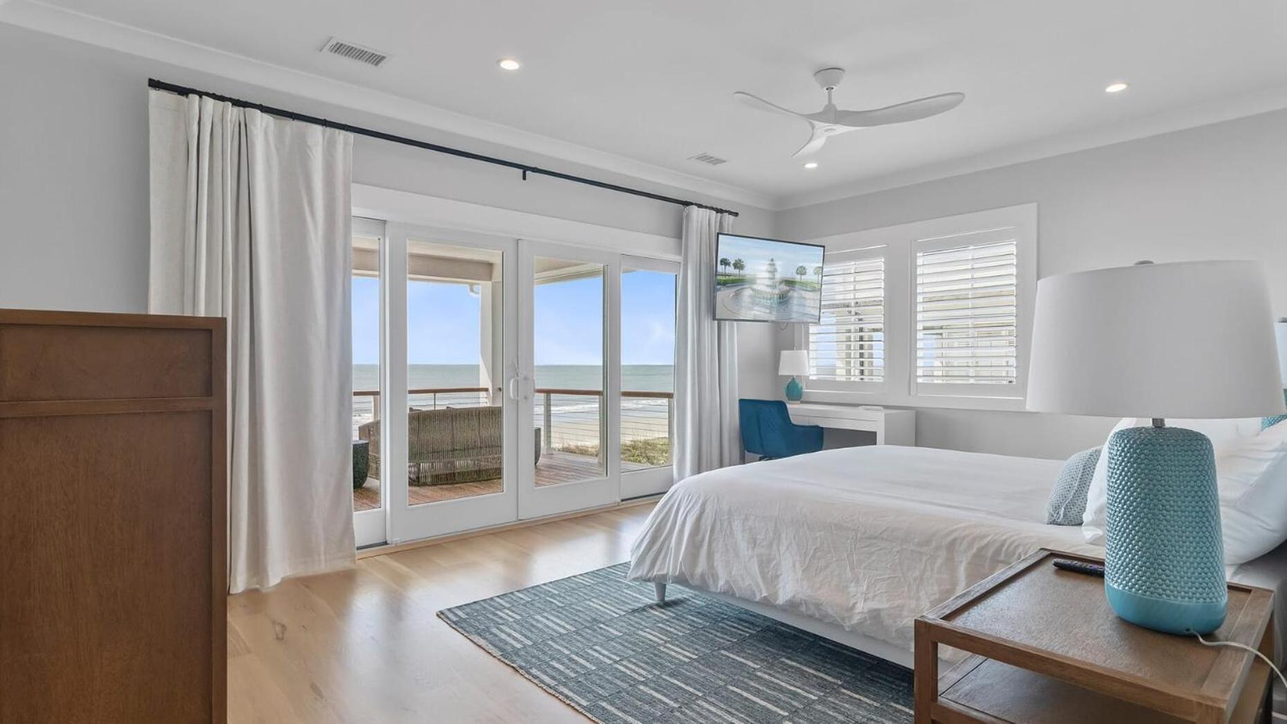 712 Ocean Blvd by AvantStay New Construction w Pool Game Zone Private Beach Access and Oceanfront Views