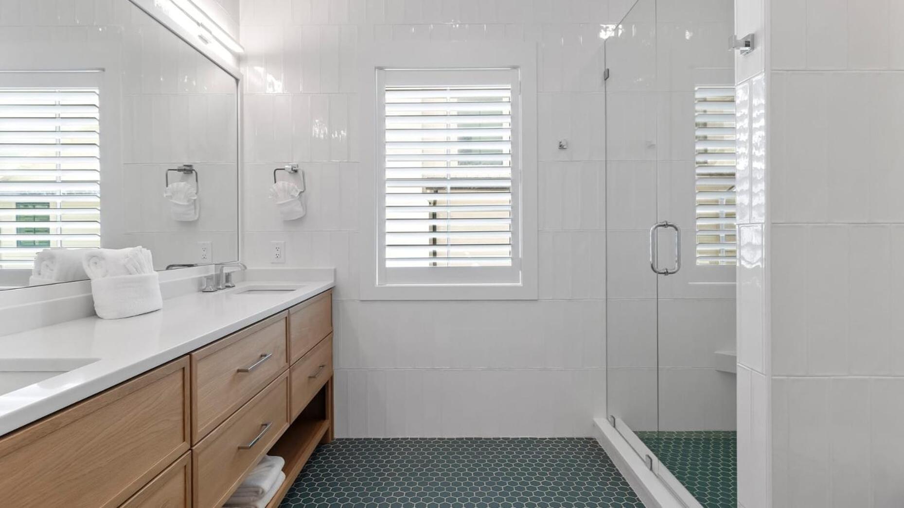 712 Ocean Blvd by AvantStay New Construction w Pool Game Zone Private Beach Access and Oceanfront Views