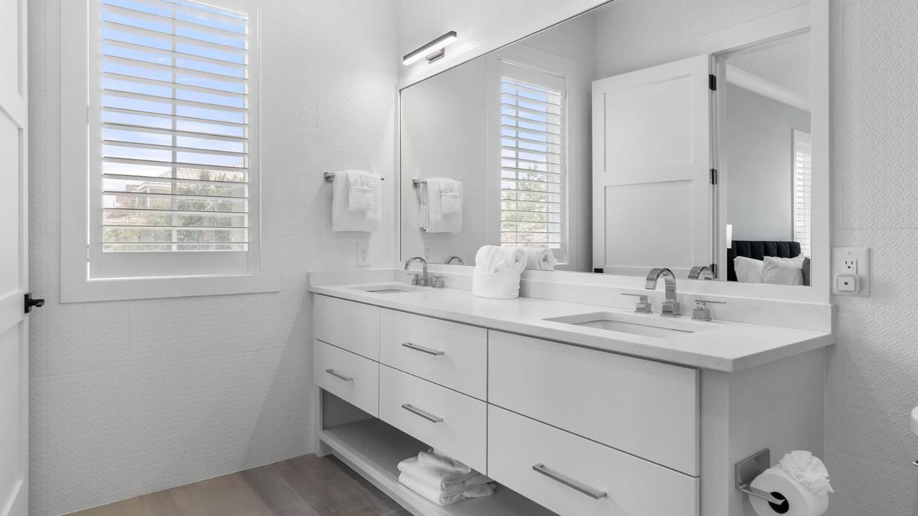 712 Ocean Blvd by AvantStay New Construction w Pool Game Zone Private Beach Access and Oceanfront Views