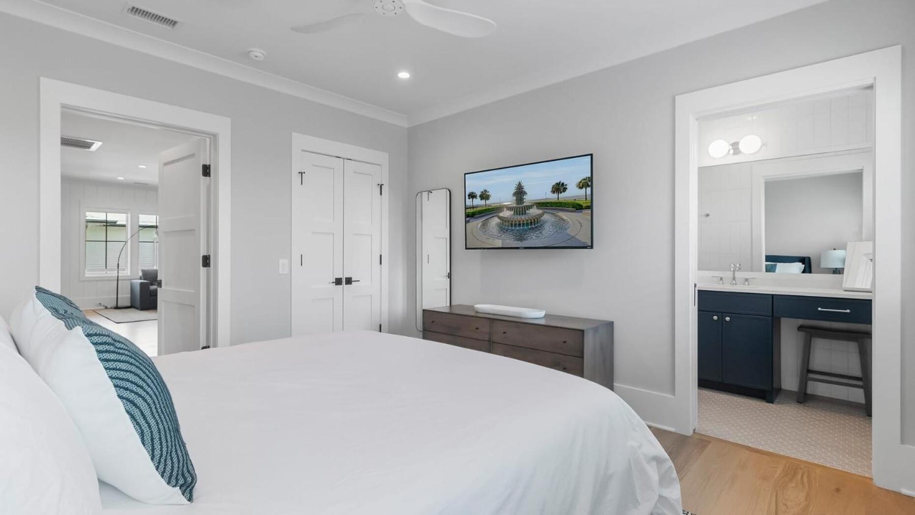 712 Ocean Blvd by AvantStay New Construction w Pool Game Zone Private Beach Access and Oceanfront Views