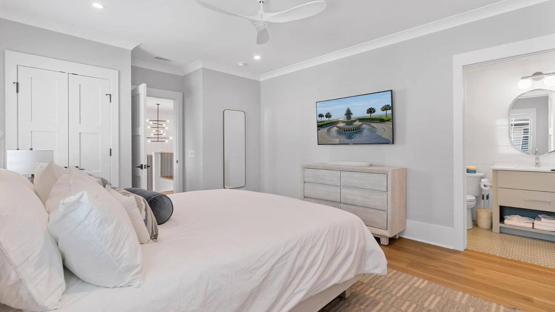 712 Ocean Blvd by AvantStay New Construction w Pool Game Zone Private Beach Access and Oceanfront Views