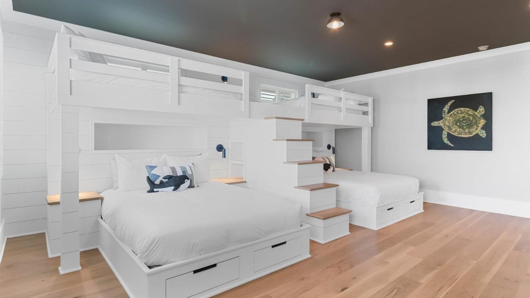 712 Ocean Blvd by AvantStay New Construction w Pool Game Zone Private Beach Access and Oceanfront Views