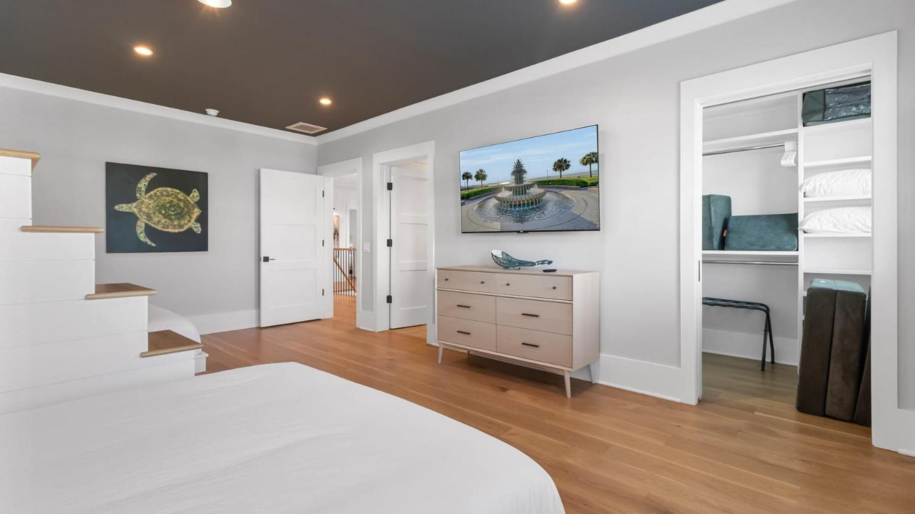 712 Ocean Blvd by AvantStay New Construction w Pool Game Zone Private Beach Access and Oceanfront Views