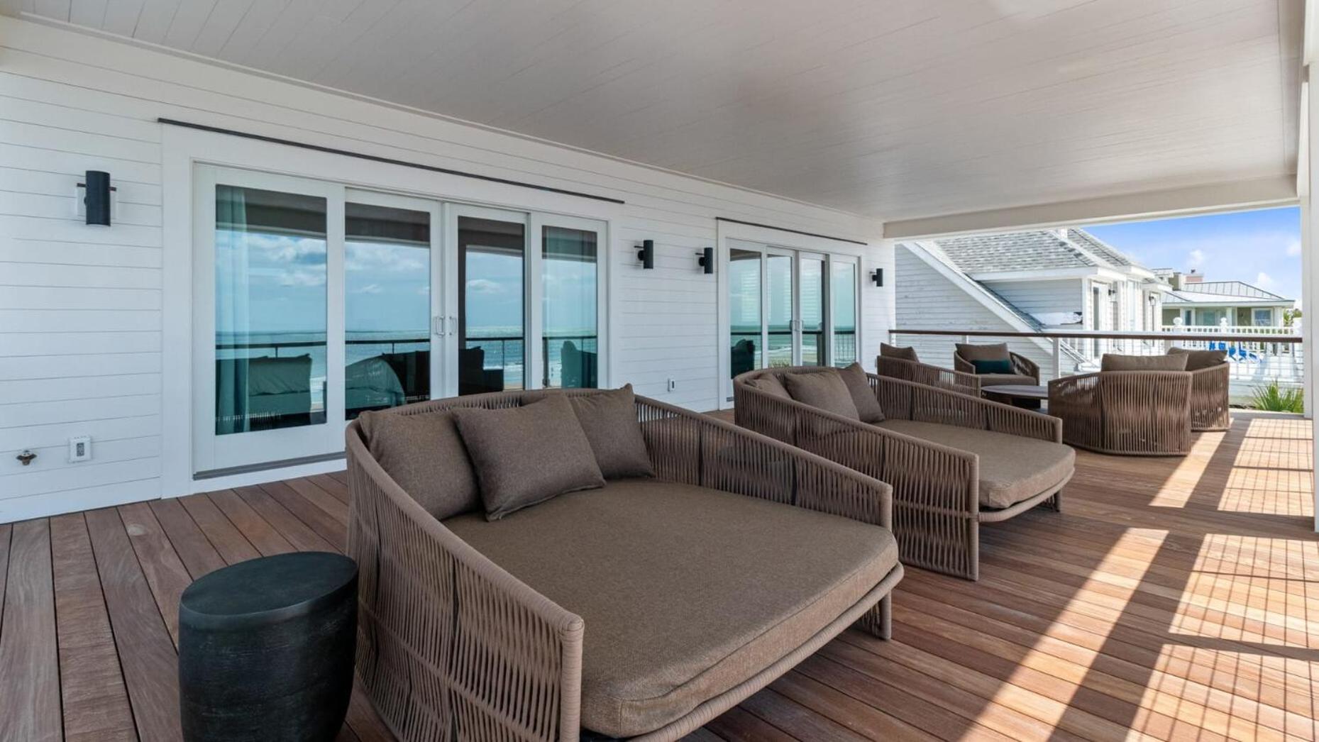 712 Ocean Blvd by AvantStay New Construction w Pool Game Zone Private Beach Access and Oceanfront Views