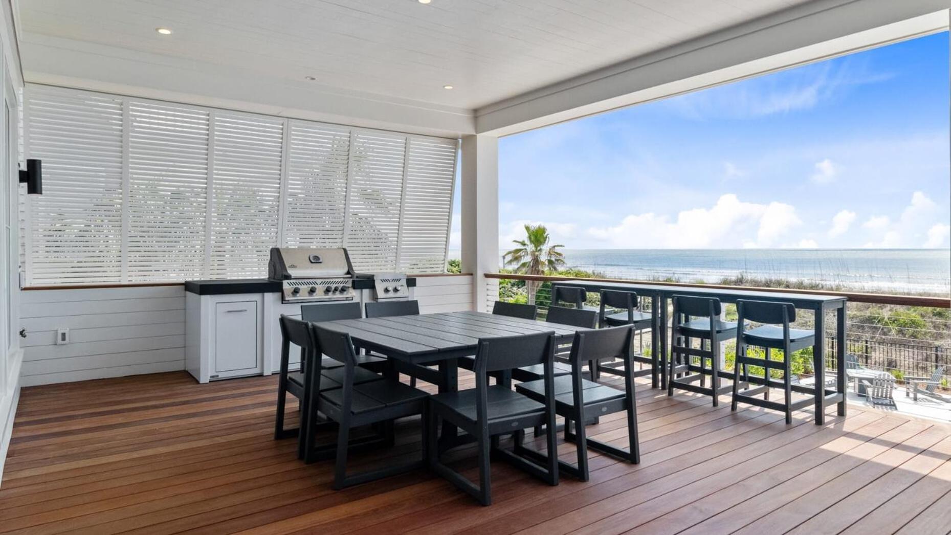 712 Ocean Blvd by AvantStay New Construction w Pool Game Zone Private Beach Access and Oceanfront Views