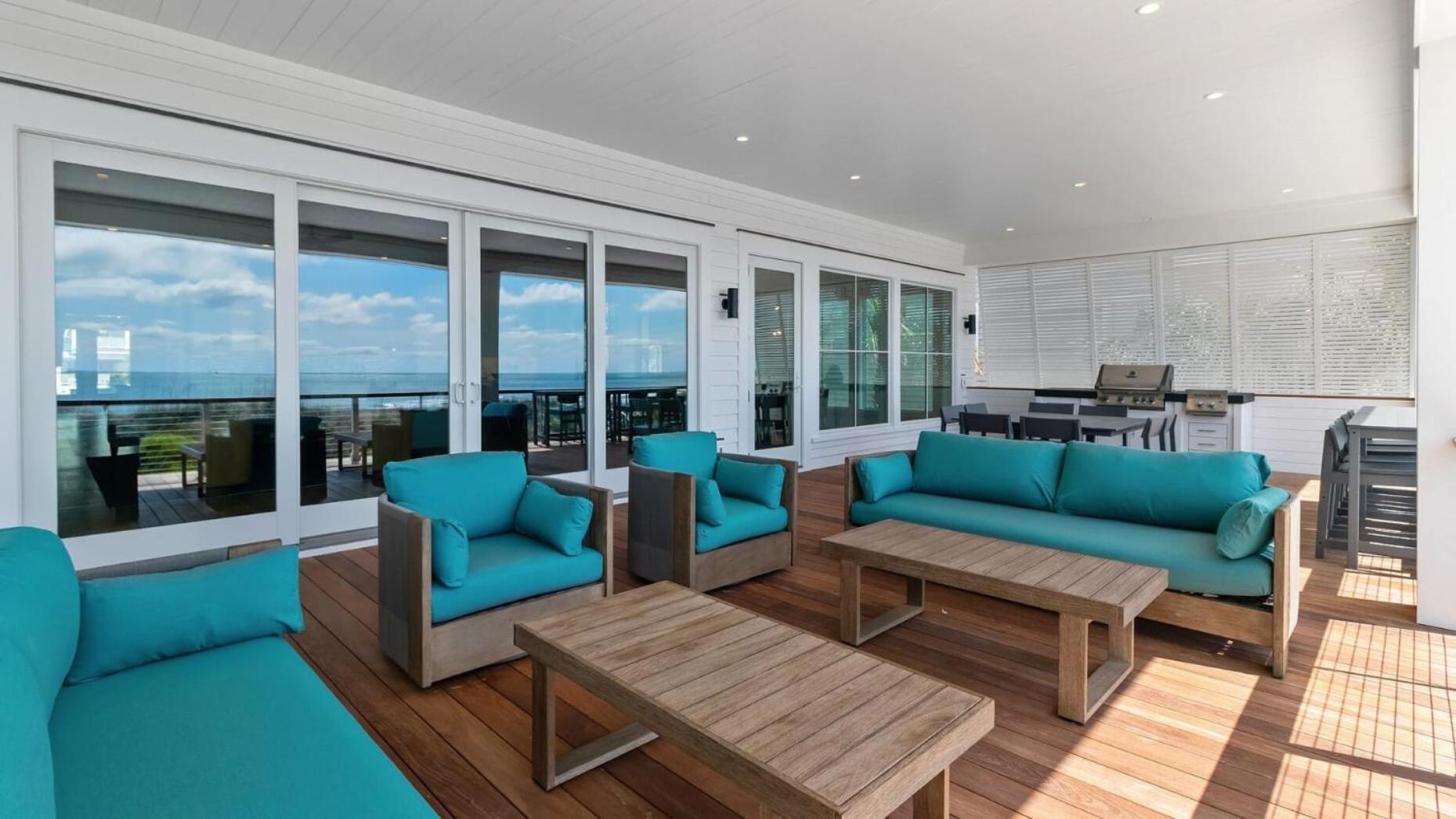 712 Ocean Blvd by AvantStay New Construction w Pool Game Zone Private Beach Access and Oceanfront Views