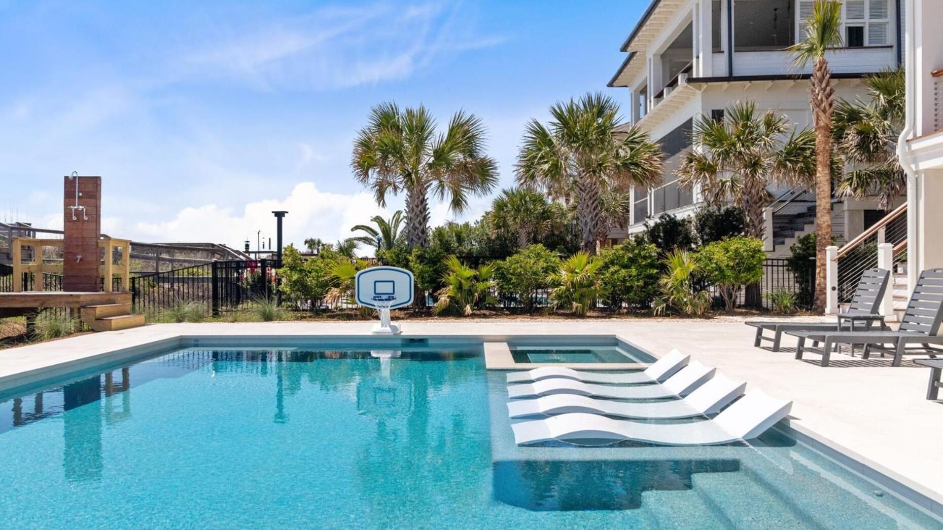 712 Ocean Blvd by AvantStay New Construction w Pool Game Zone Private Beach Access and Oceanfront Views