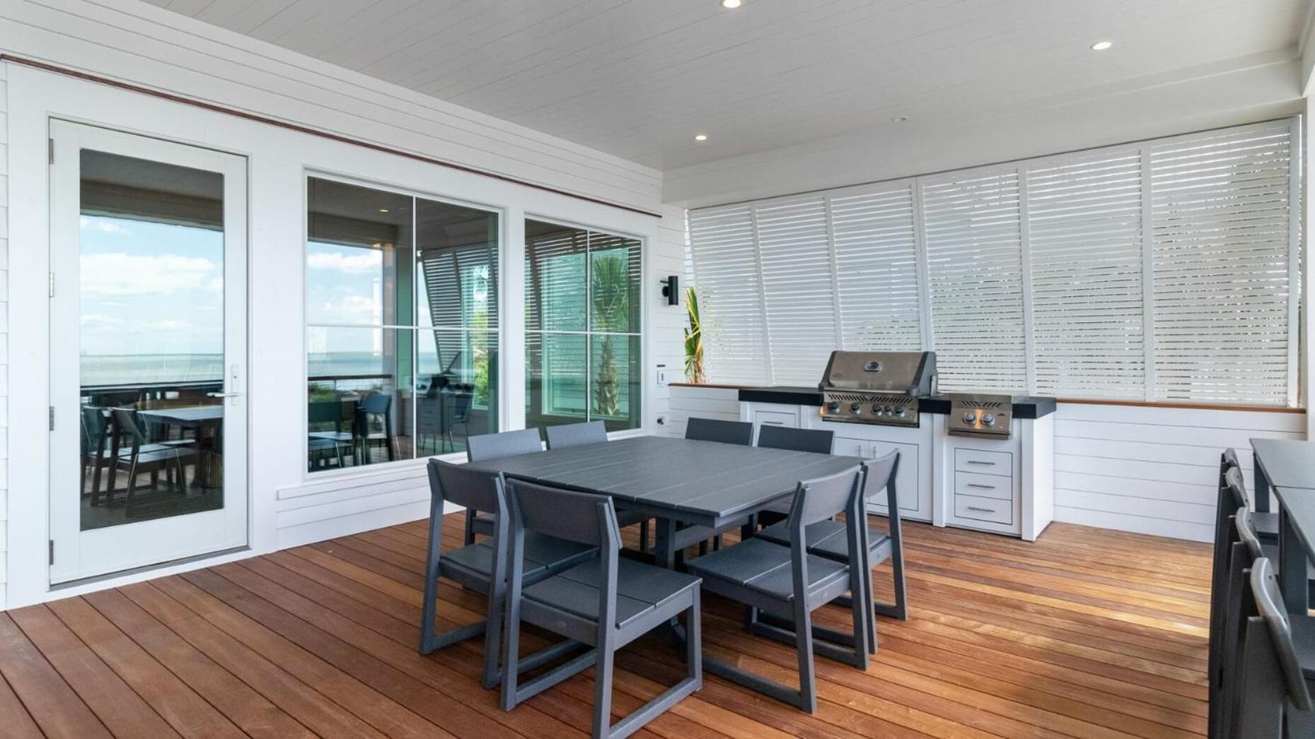 712 Ocean Blvd by AvantStay New Construction w Pool Game Zone Private Beach Access and Oceanfront Views