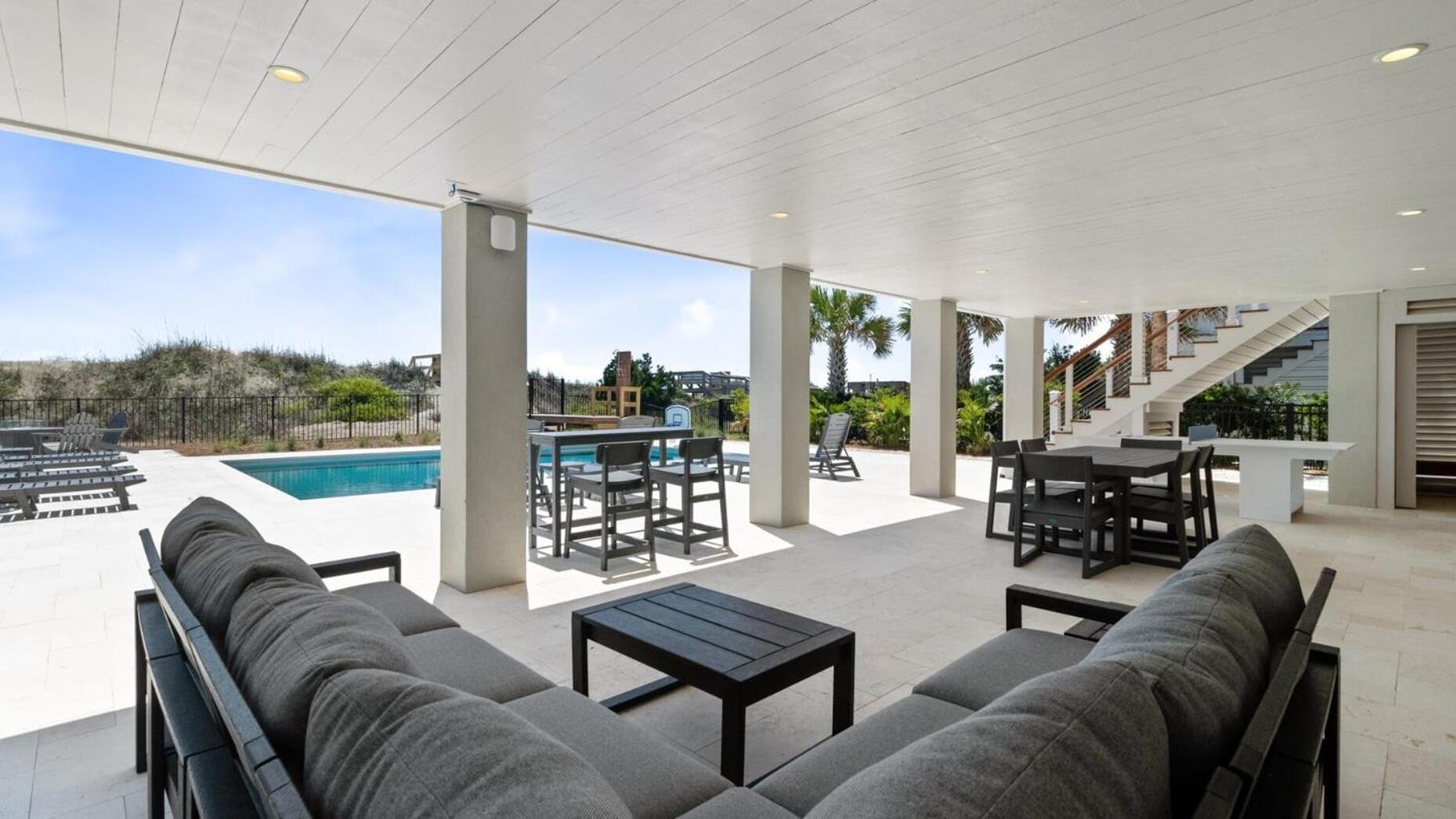 712 Ocean Blvd by AvantStay New Construction w Pool Game Zone Private Beach Access and Oceanfront Views