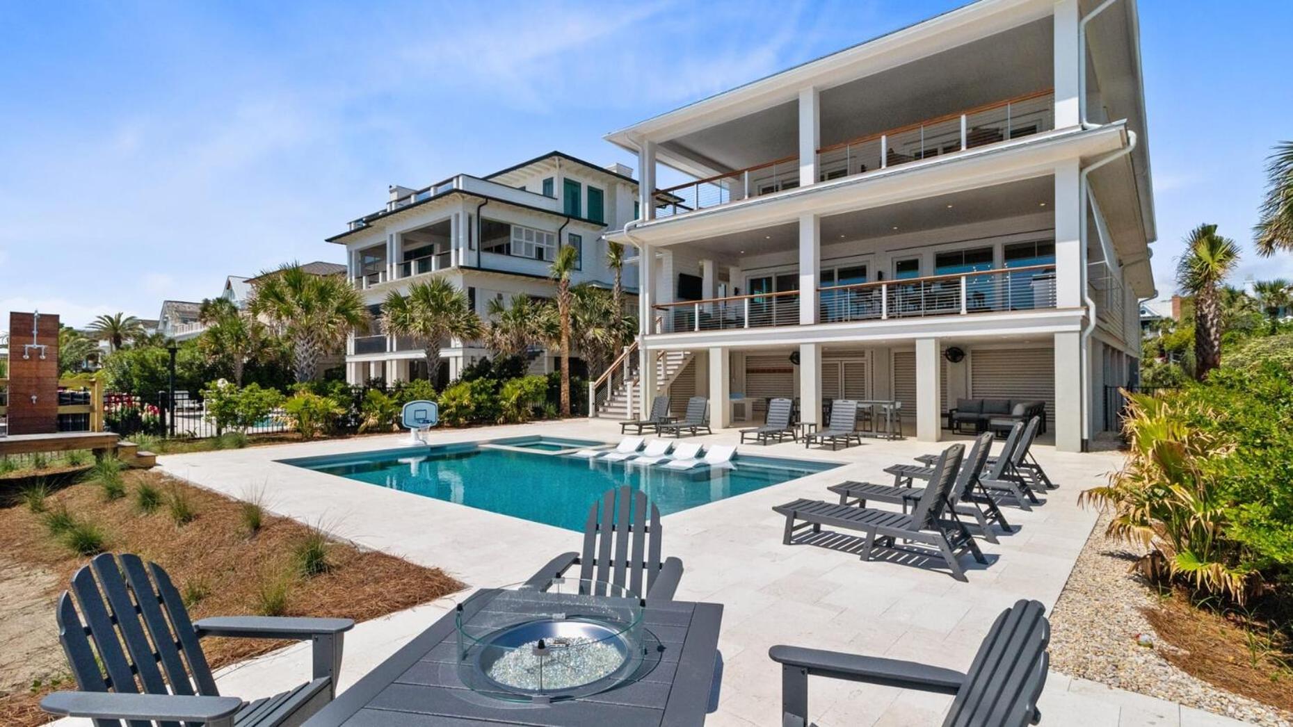 712 Ocean Blvd by AvantStay New Construction w Pool Game Zone Private Beach Access and Oceanfront Views