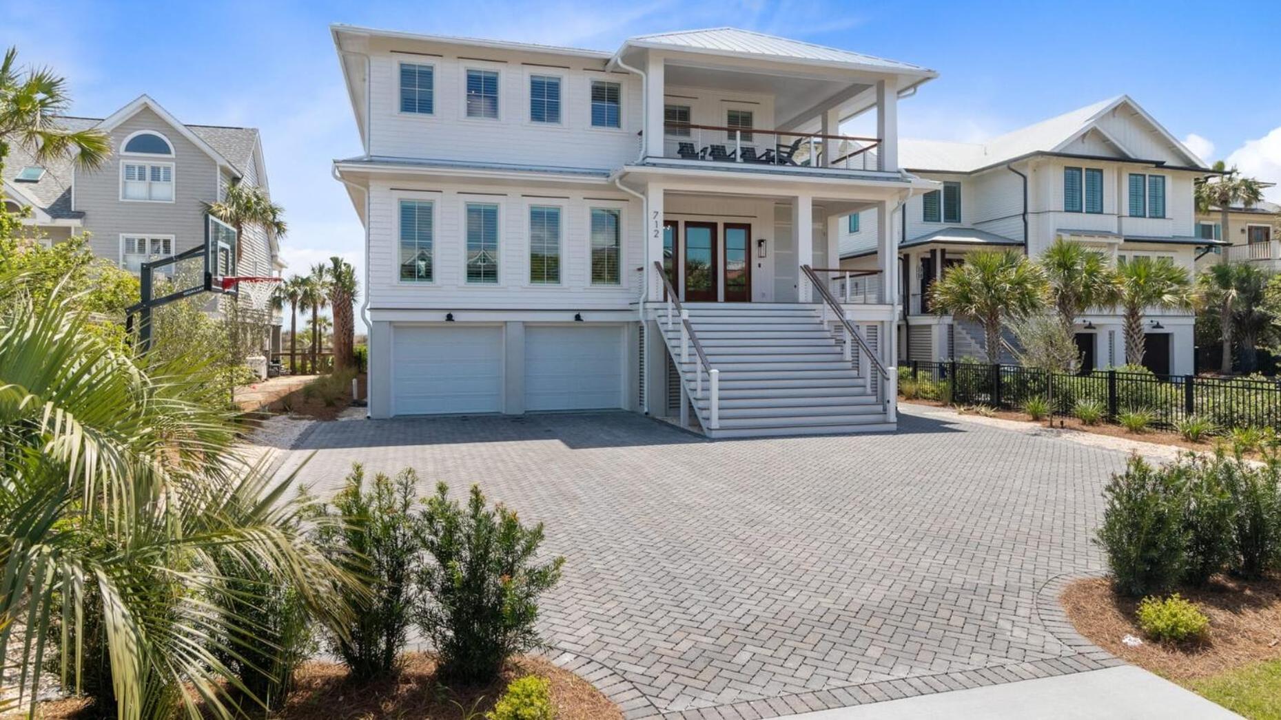 712 Ocean Blvd by AvantStay New Construction w Pool Game Zone Private Beach Access and Oceanfront Views