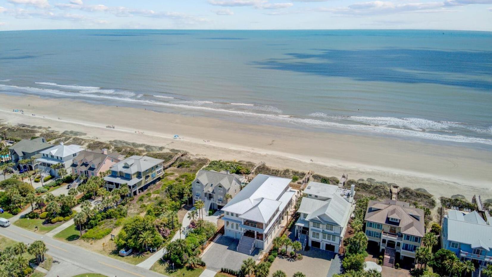 712 Ocean Blvd by AvantStay New Construction w Pool Game Zone Private Beach Access and Oceanfront Views
