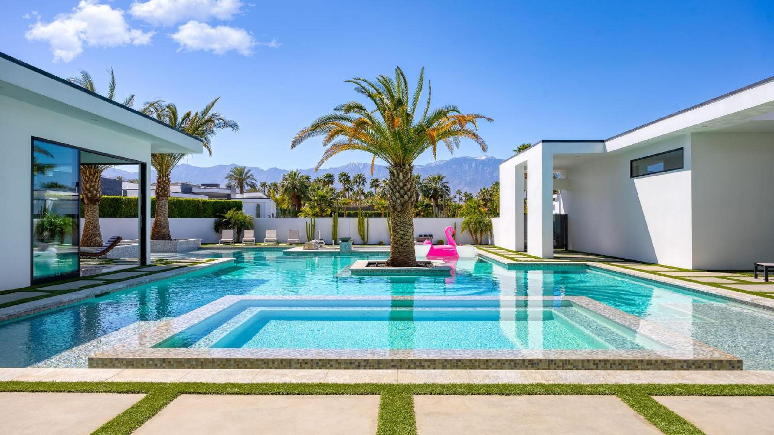 Rancho Mirage Oasis w Pool Hot Tub Bocce Putting Green Firepit