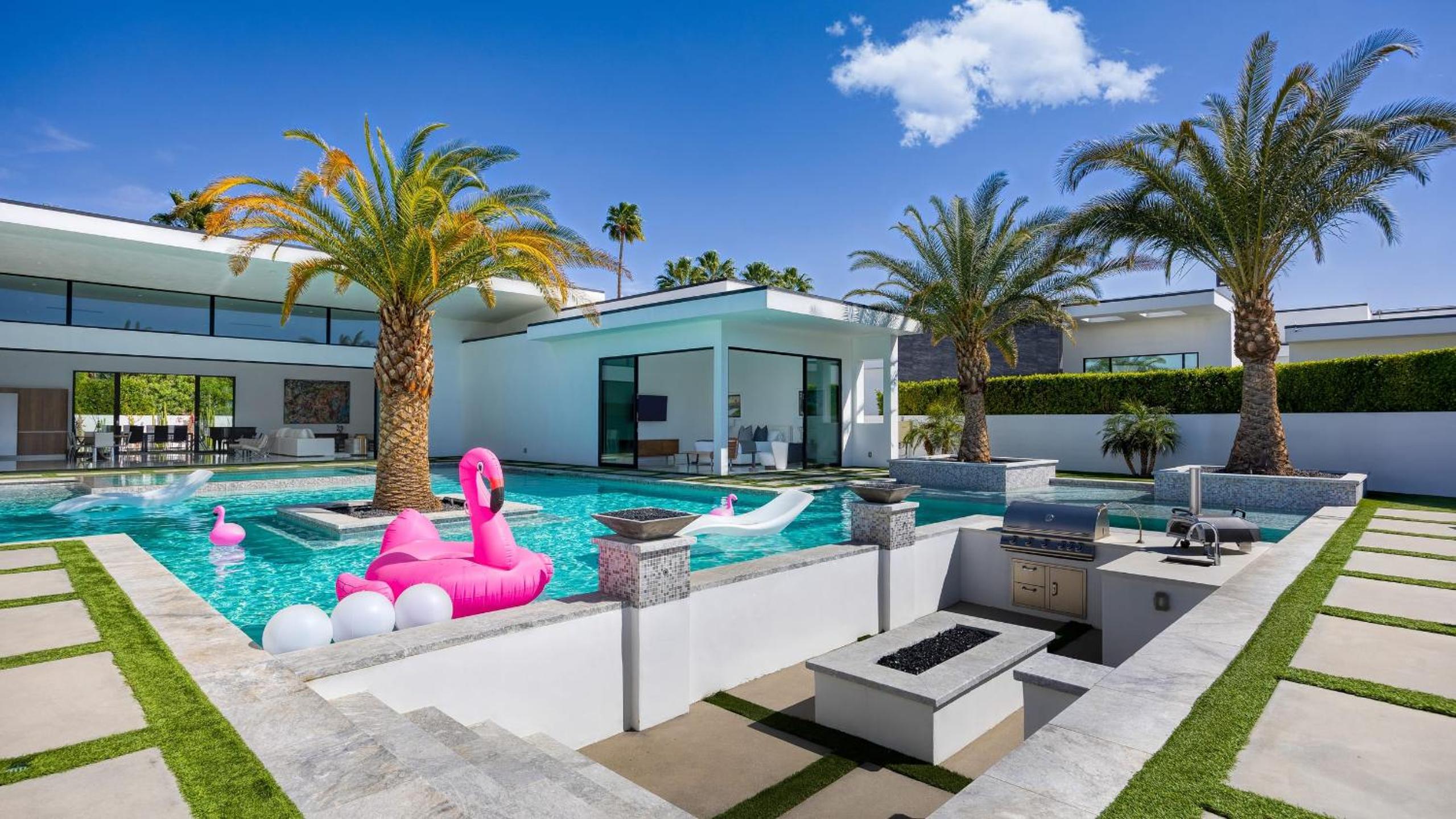 Rancho Mirage Oasis w Pool Hot Tub Bocce Putting Green Firepit