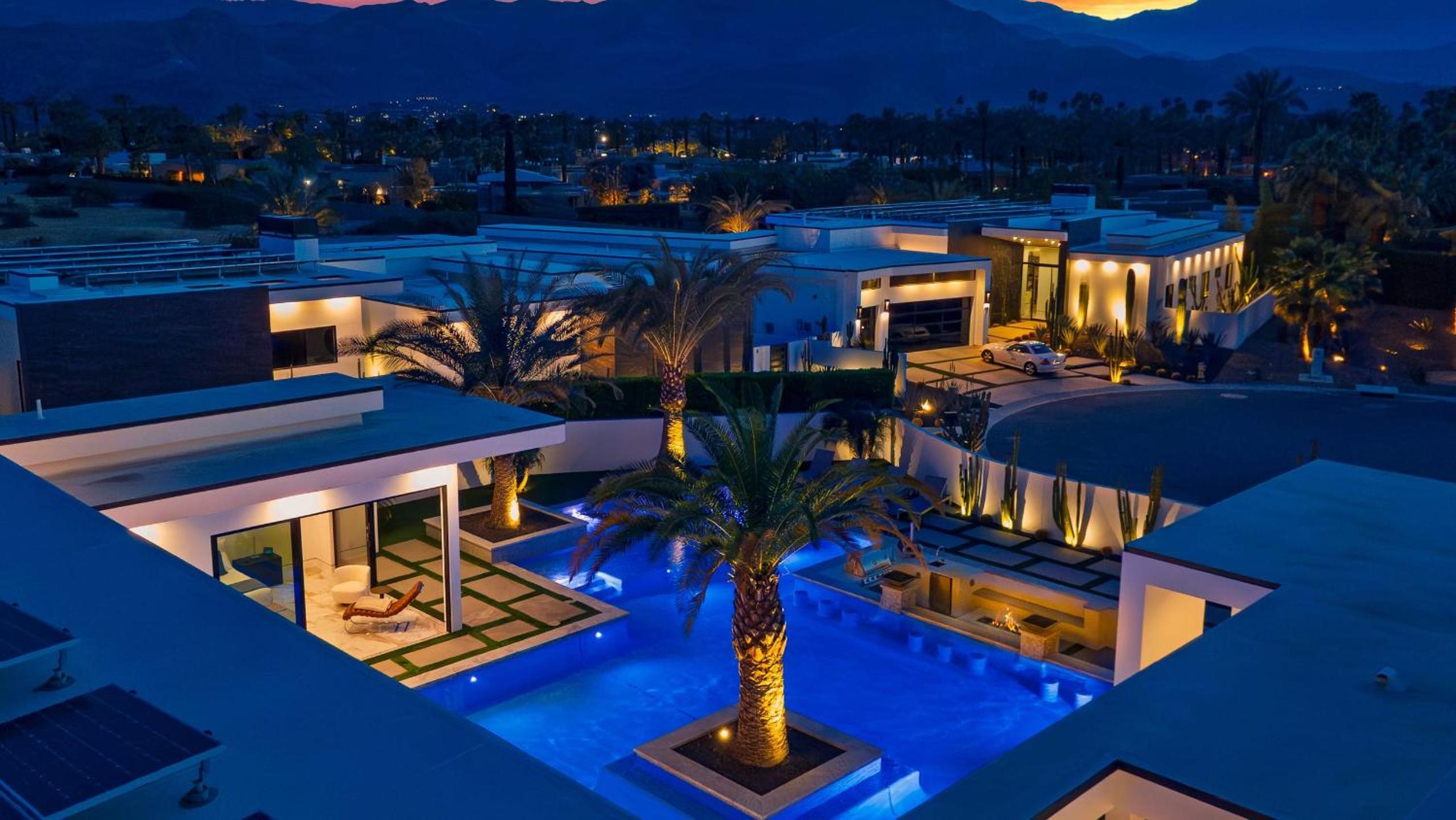 Rancho Mirage Oasis w Pool Hot Tub Bocce Putting Green Firepit