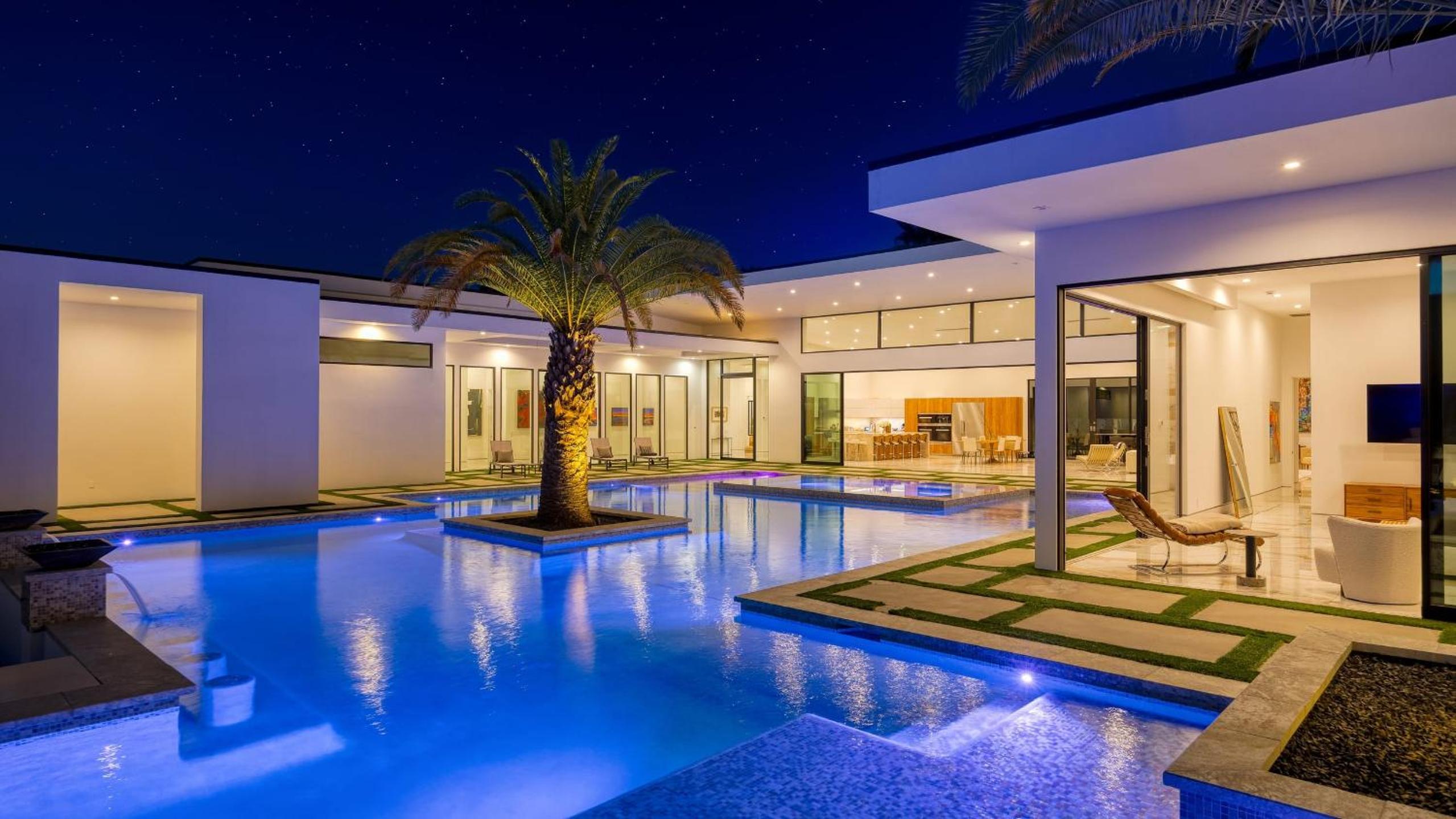Rancho Mirage Oasis w Pool Hot Tub Bocce Putting Green Firepit
