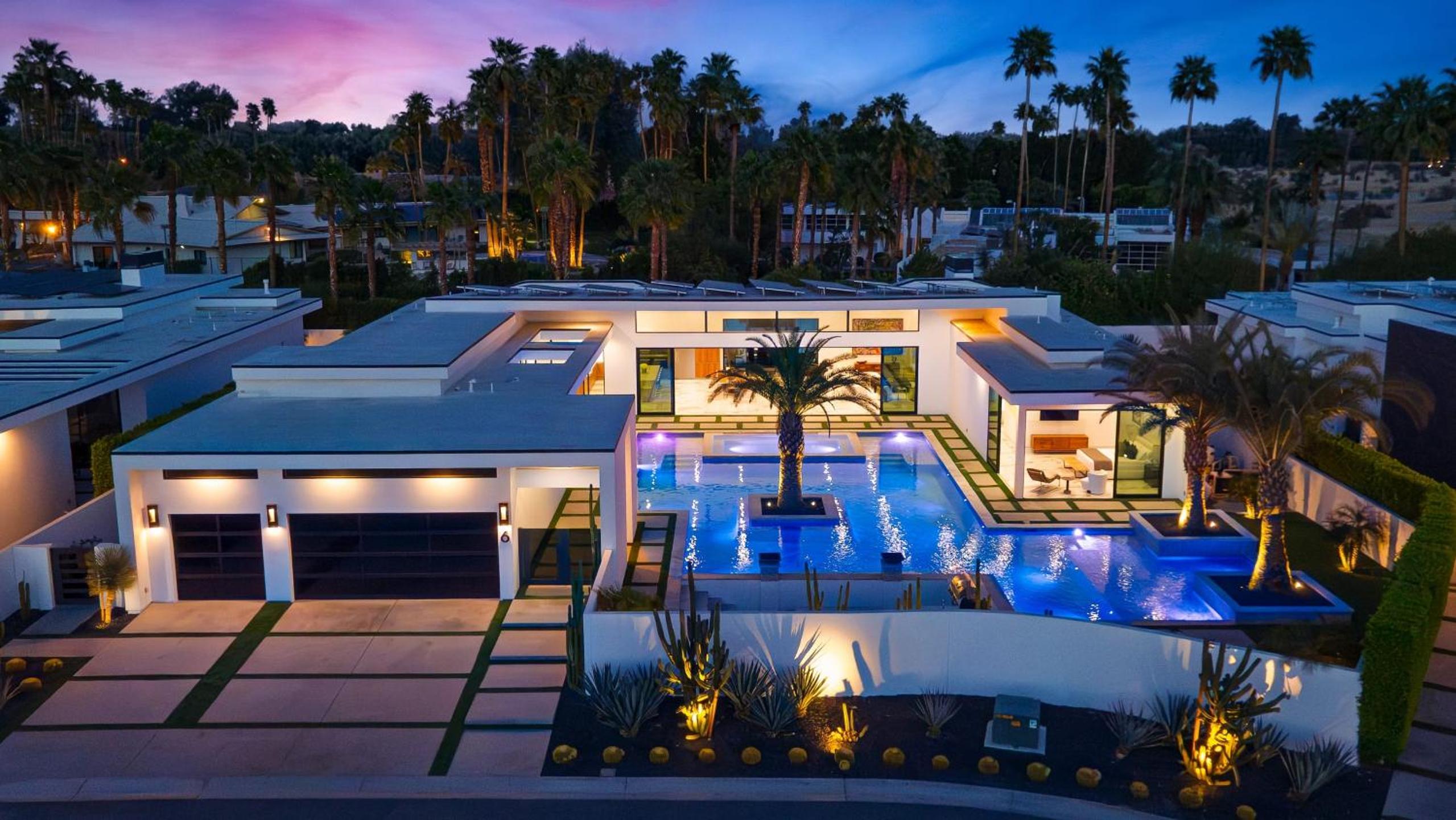Rancho Mirage Oasis w Pool Hot Tub Bocce Putting Green Firepit