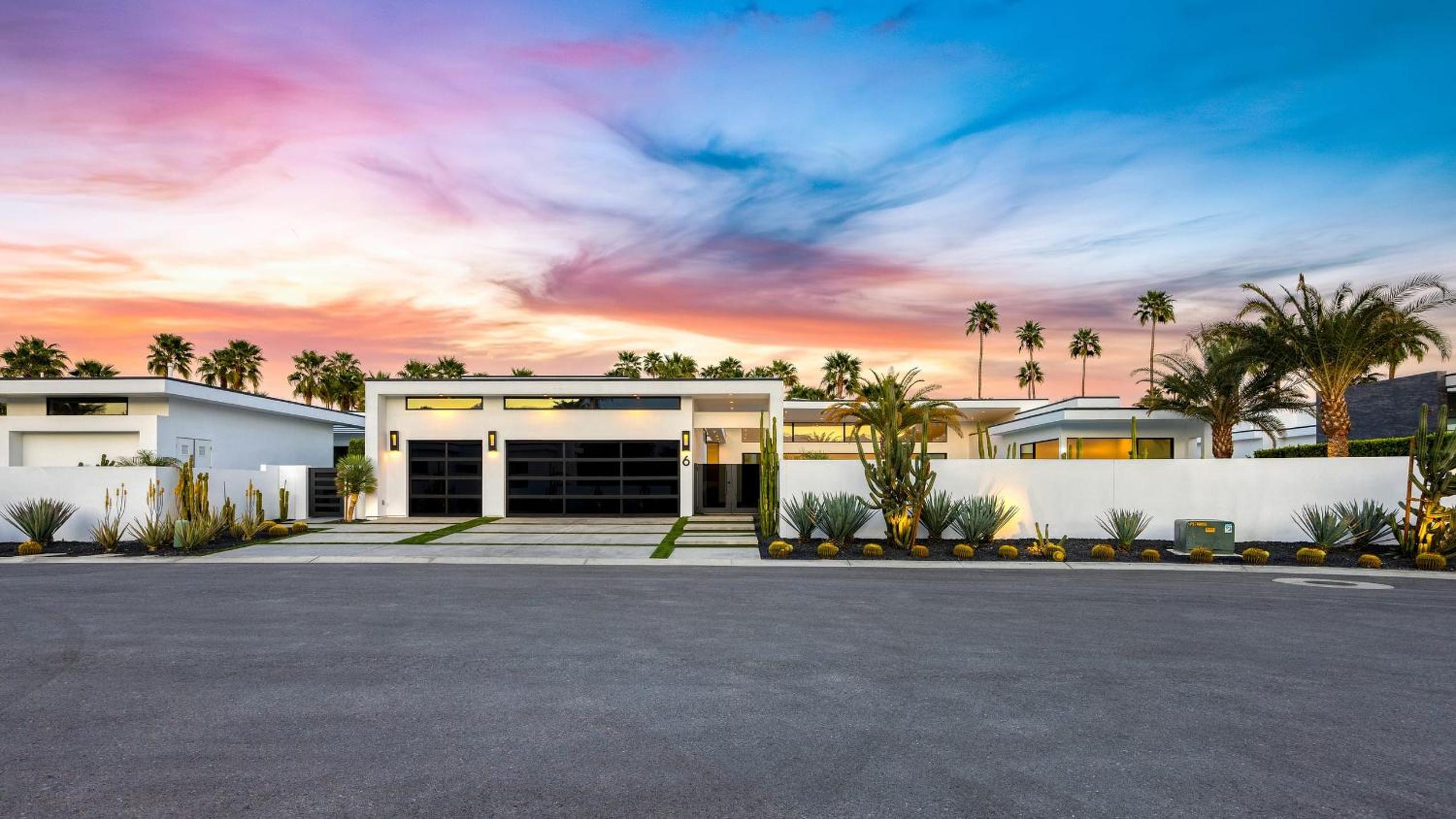 Rancho Mirage Oasis w Pool Hot Tub Bocce Putting Green Firepit