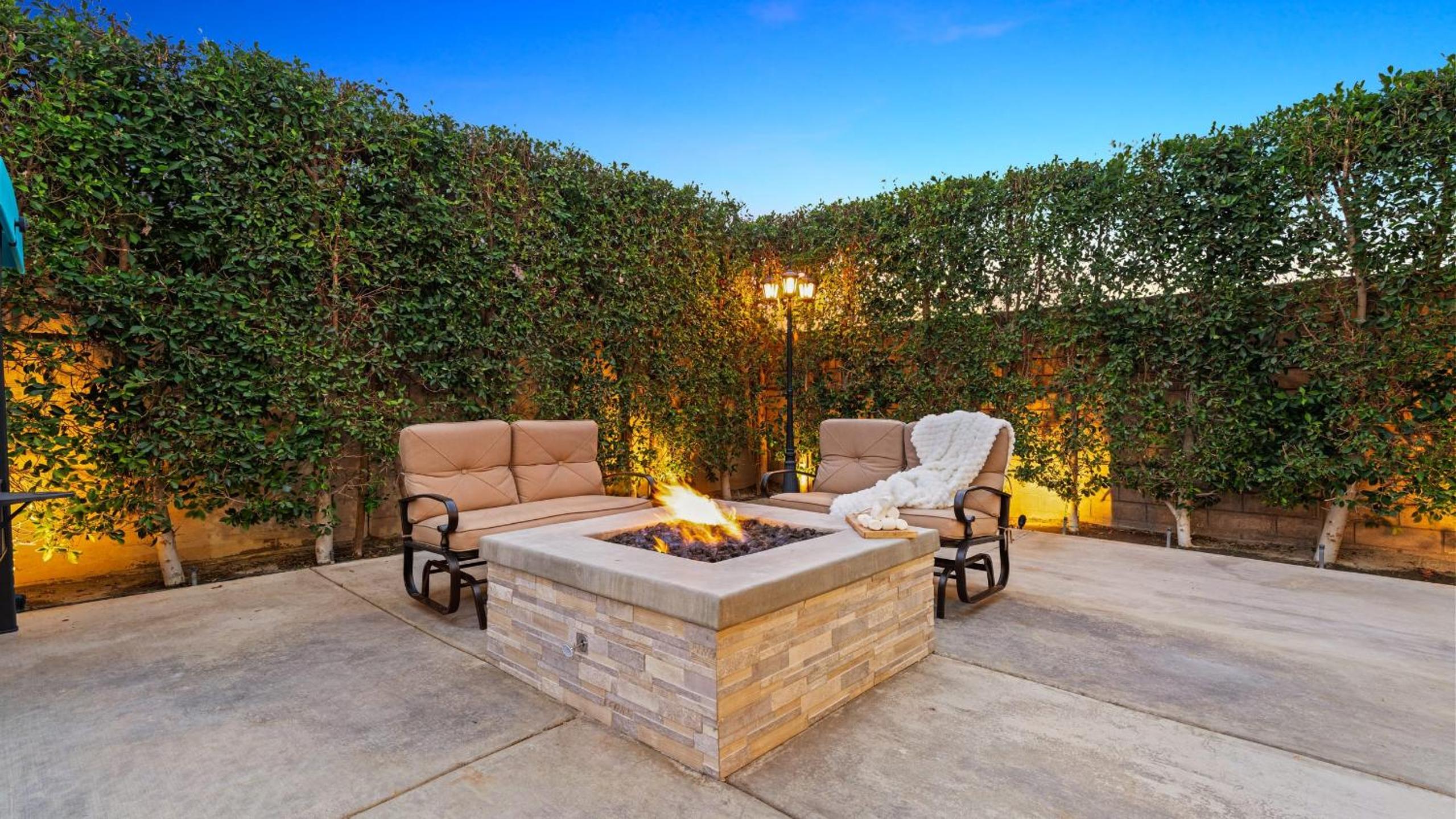 Casa Campo 5BR Desert Oasis w Pool Firepit Outdoor Lounge