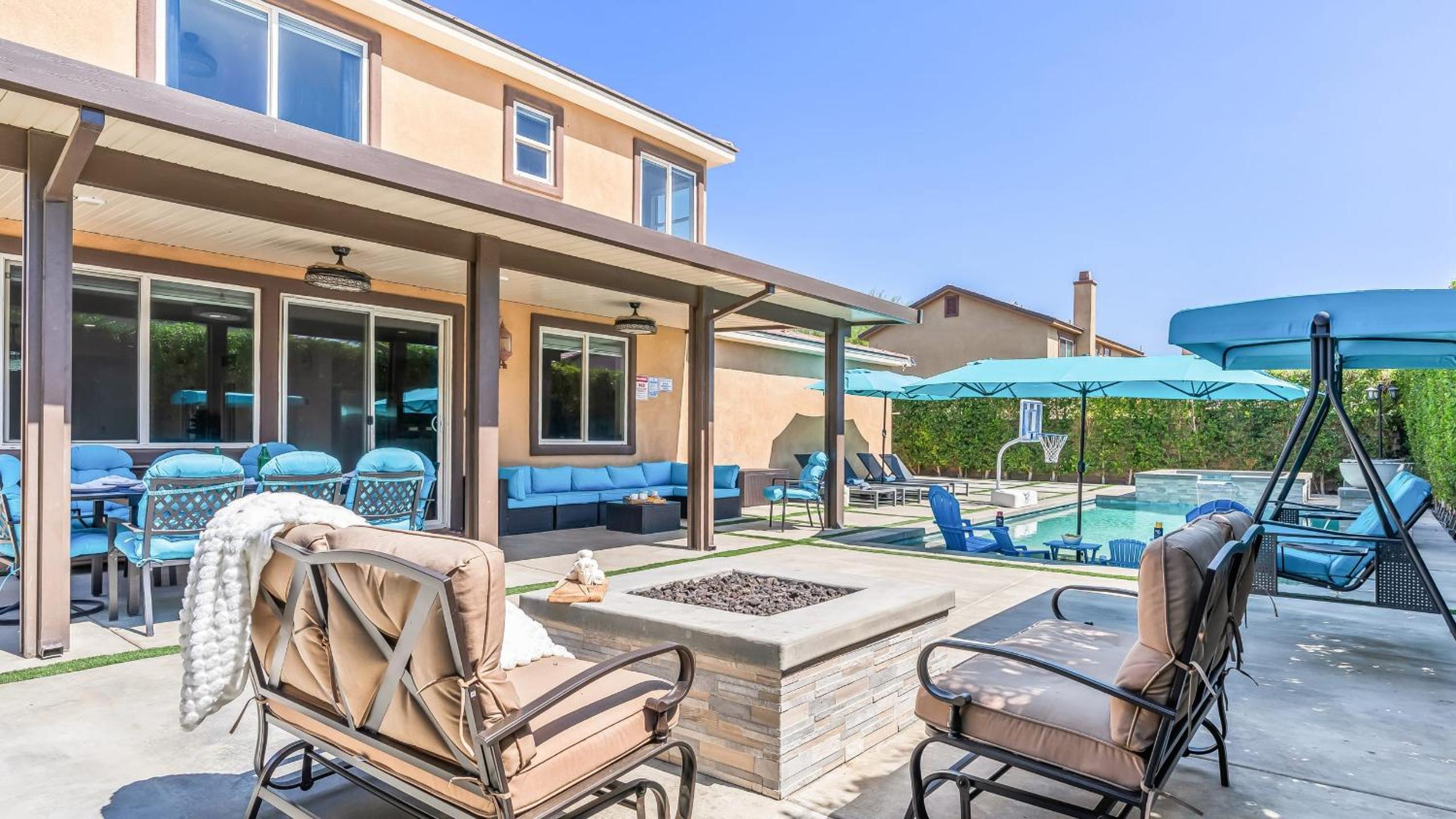 Casa Campo 5BR Desert Oasis w Pool Firepit Outdoor Lounge