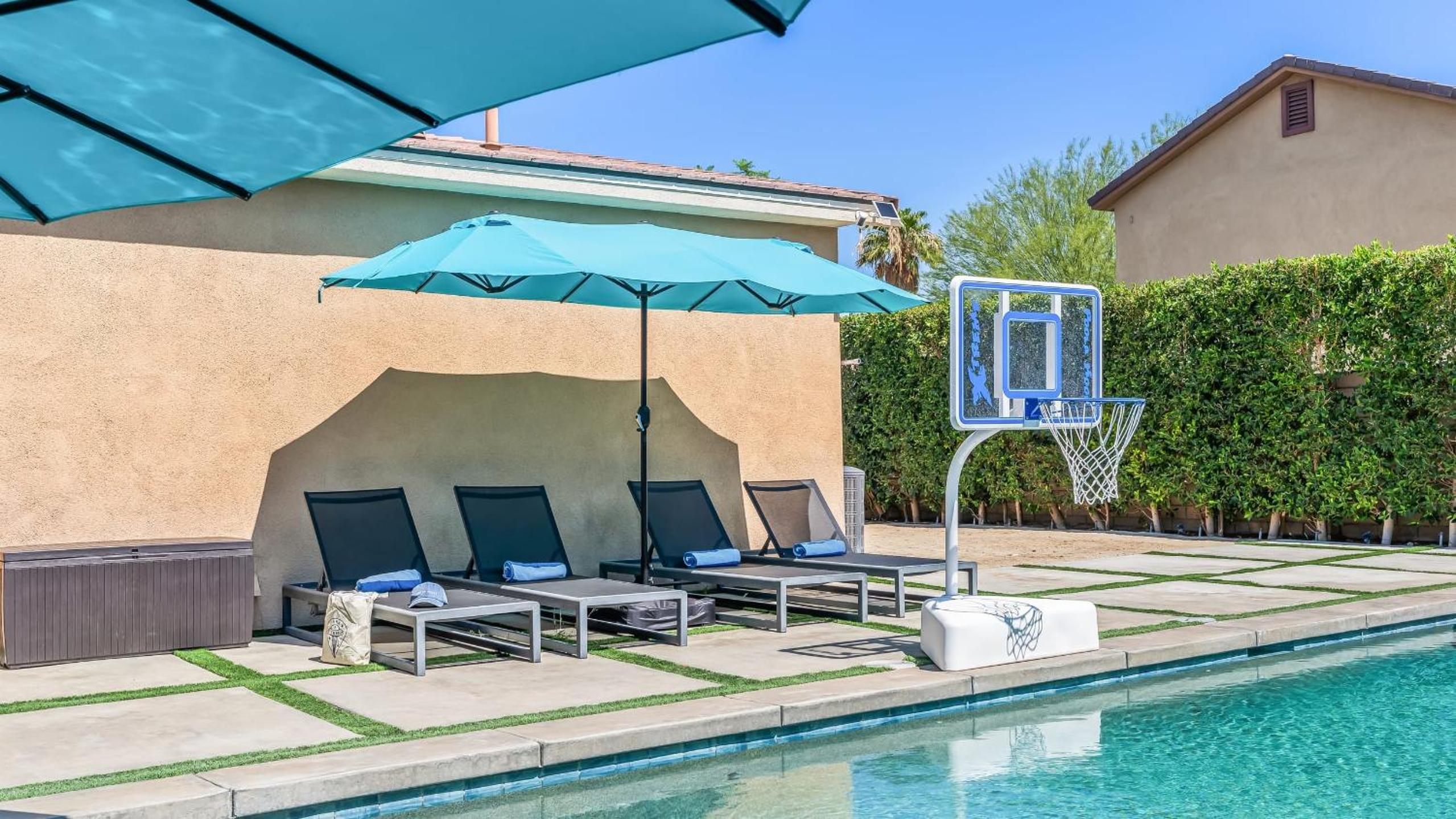 Casa Campo 5BR Desert Oasis w Pool Firepit Outdoor Lounge