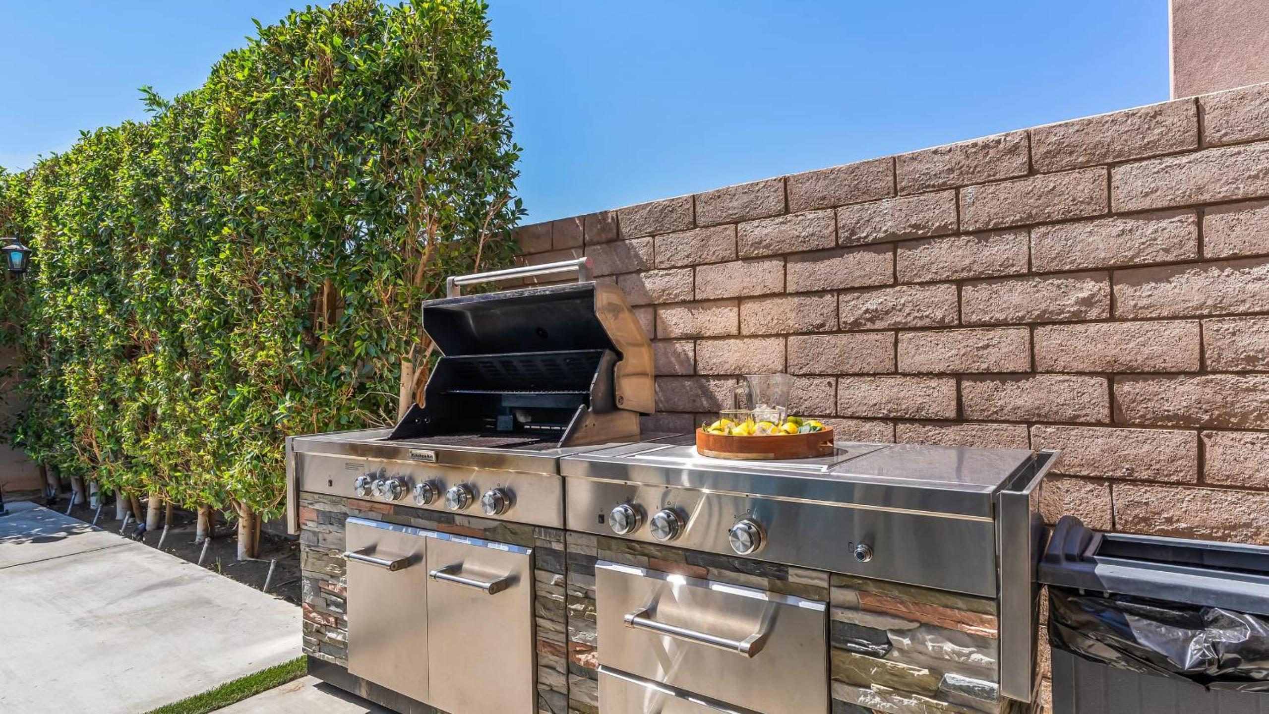 Casa Campo 5BR Desert Oasis w Pool Firepit Outdoor Lounge