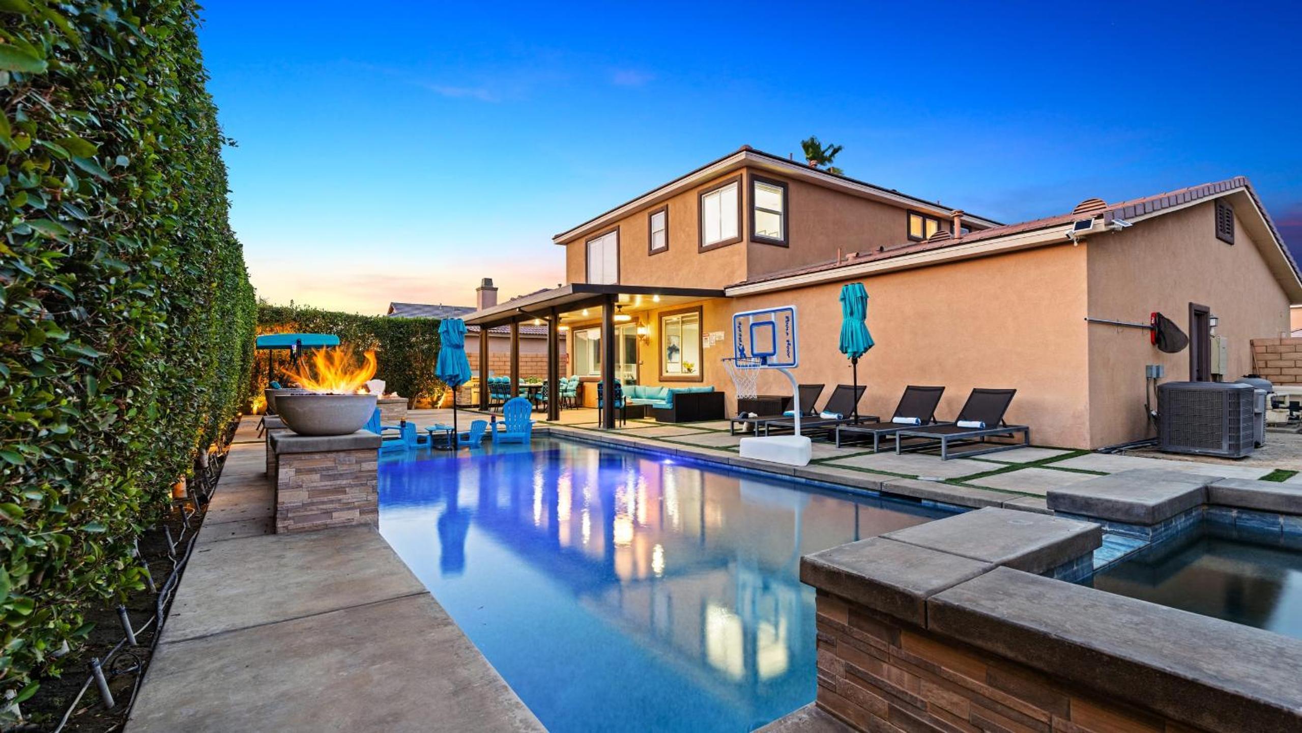 Casa Campo 5BR Desert Oasis w Pool Firepit Outdoor Lounge