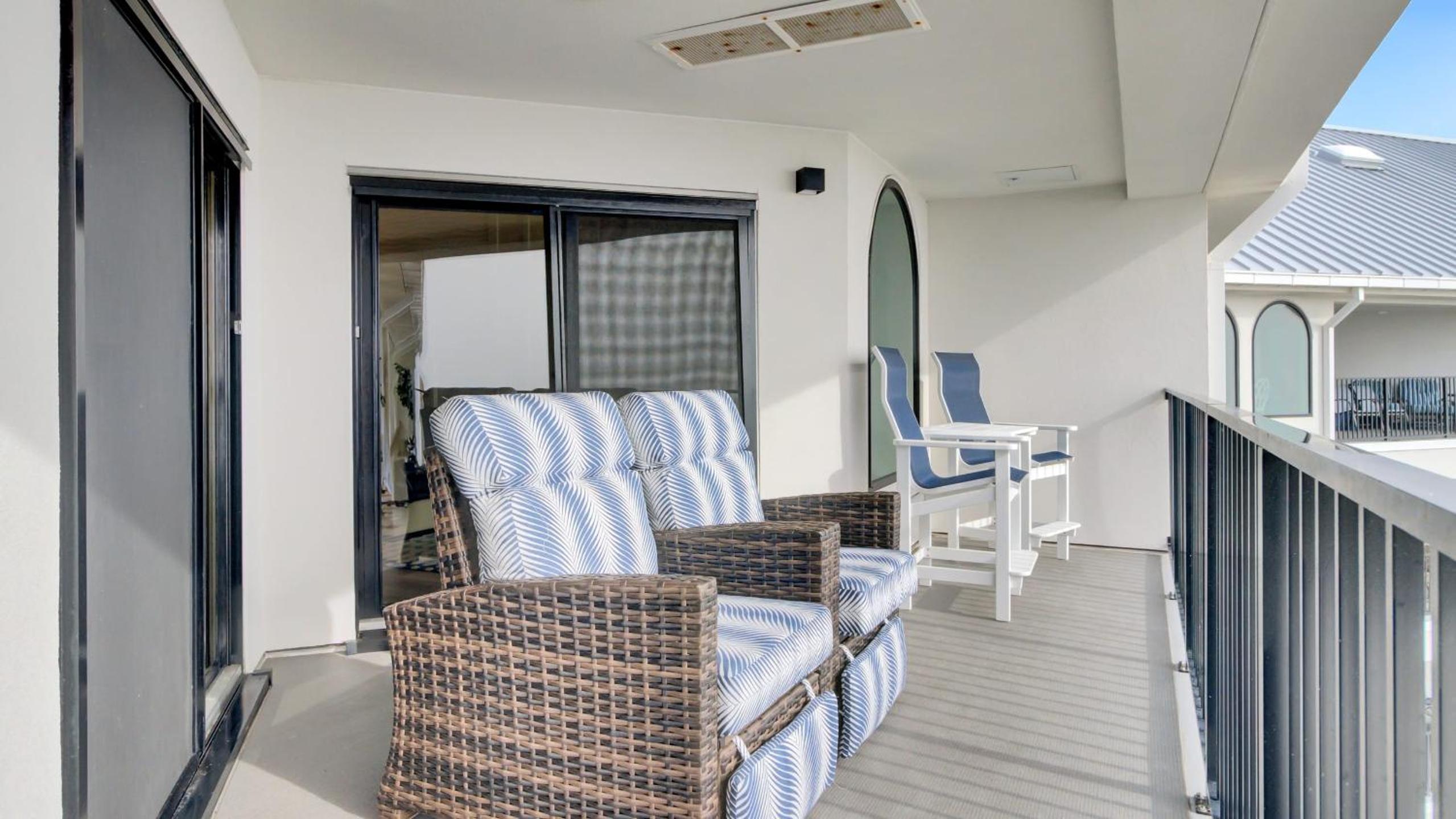 516 Seascape Oceanfront Condo with Pool Access in Wild Dunes