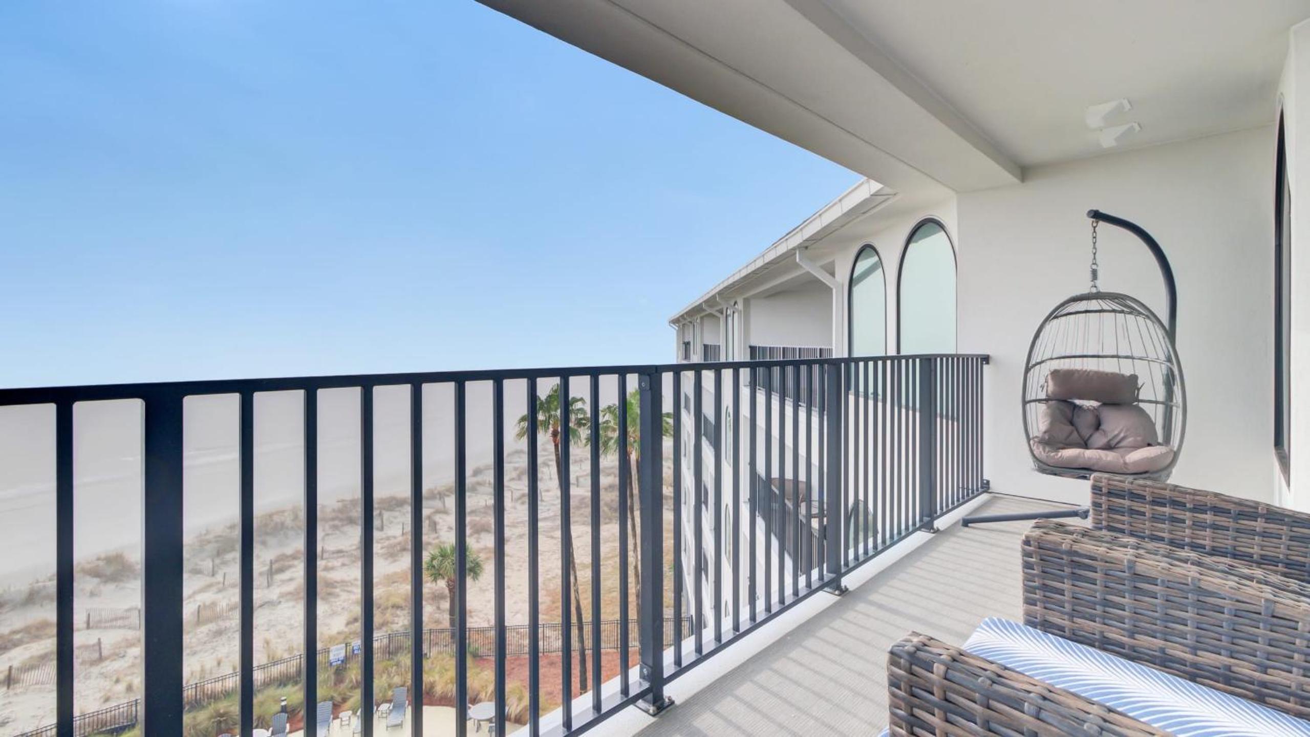 516 Seascape Oceanfront Condo with Pool Access in Wild Dunes