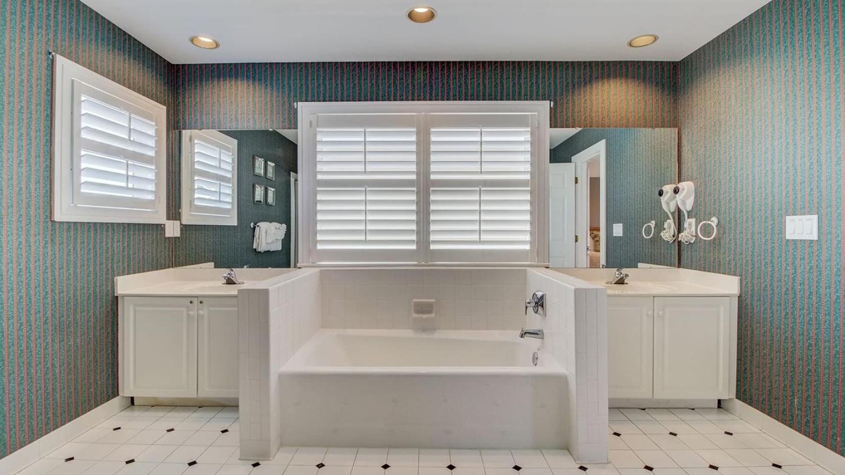 103 Grand Pavilion by AvantStay Steps to Beach